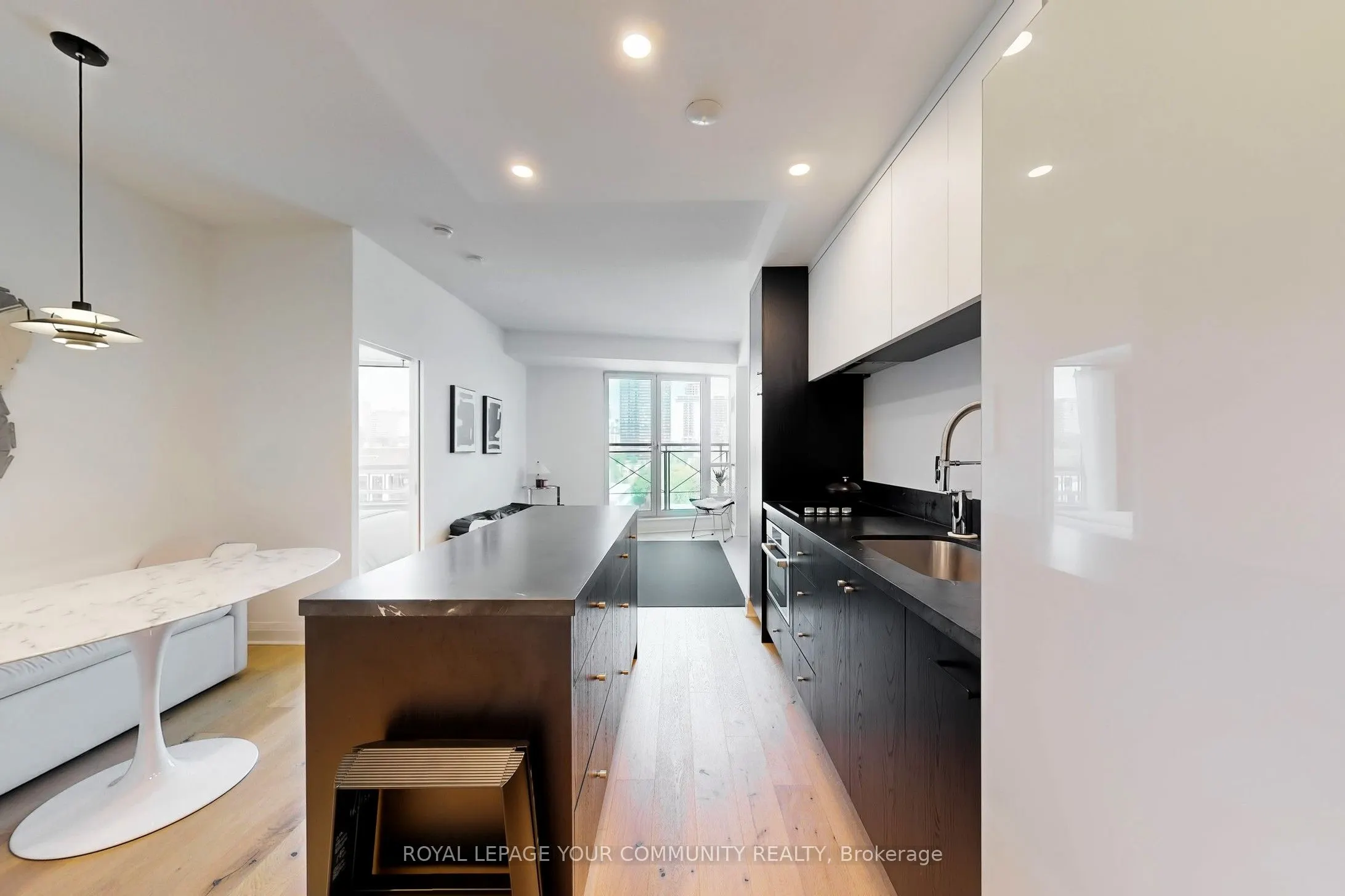 20 Scrivener Square, #905