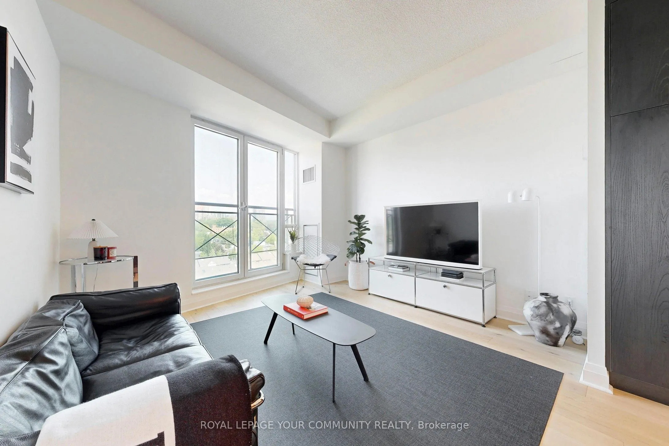 20 Scrivener Square, #905