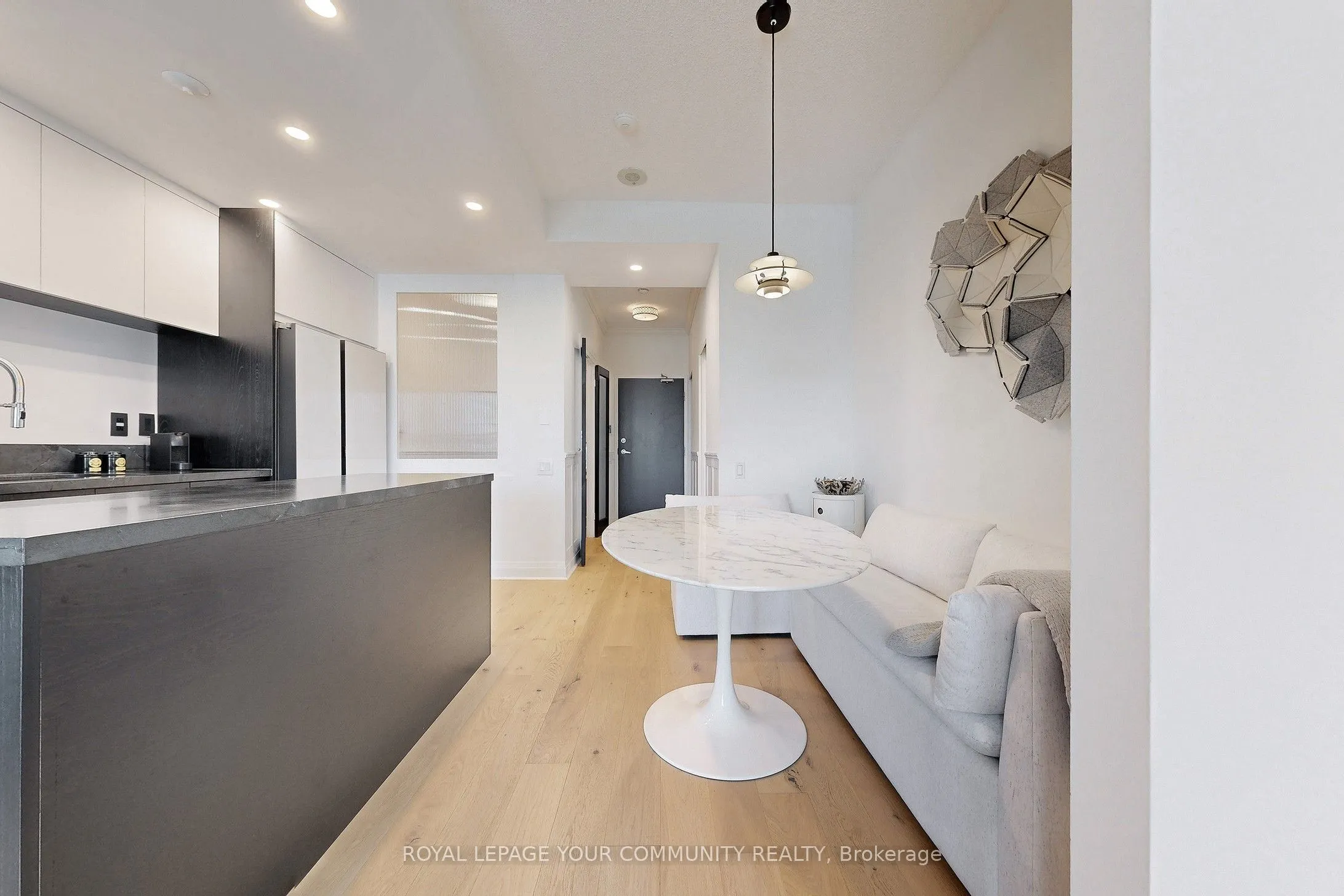 20 Scrivener Square, #905
