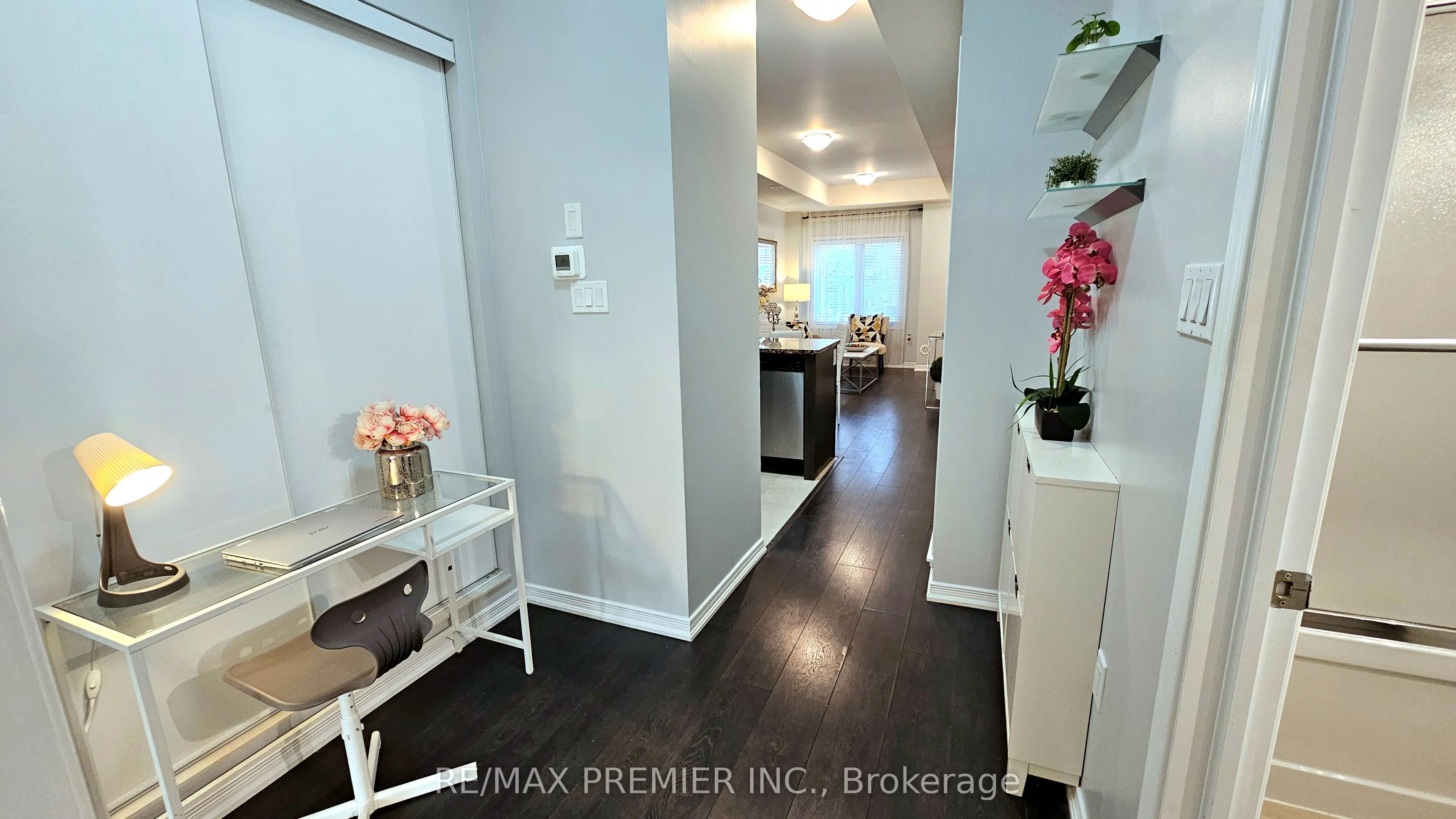 19 Coneflower Crescent, #272