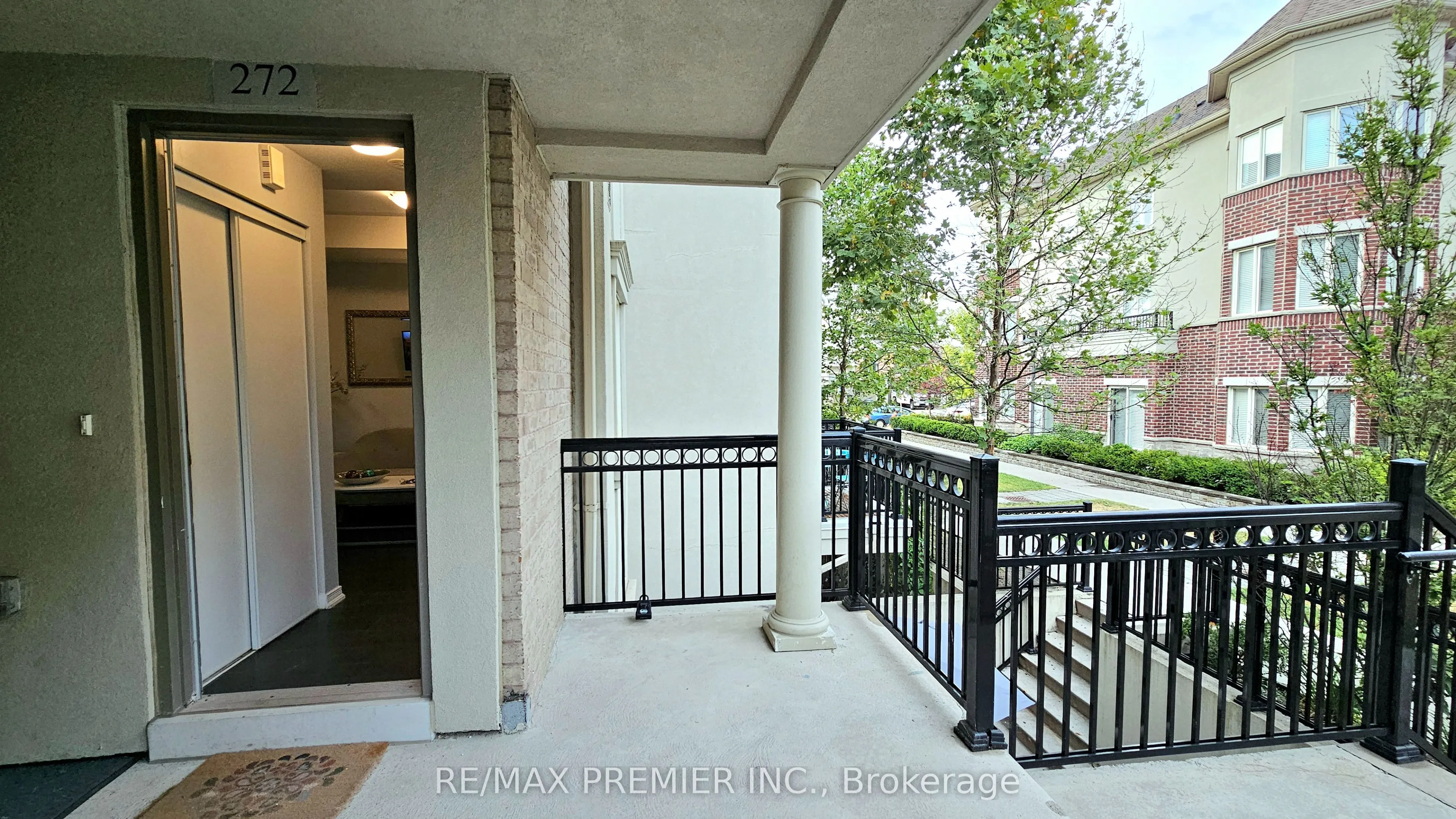 19 Coneflower Crescent, #272