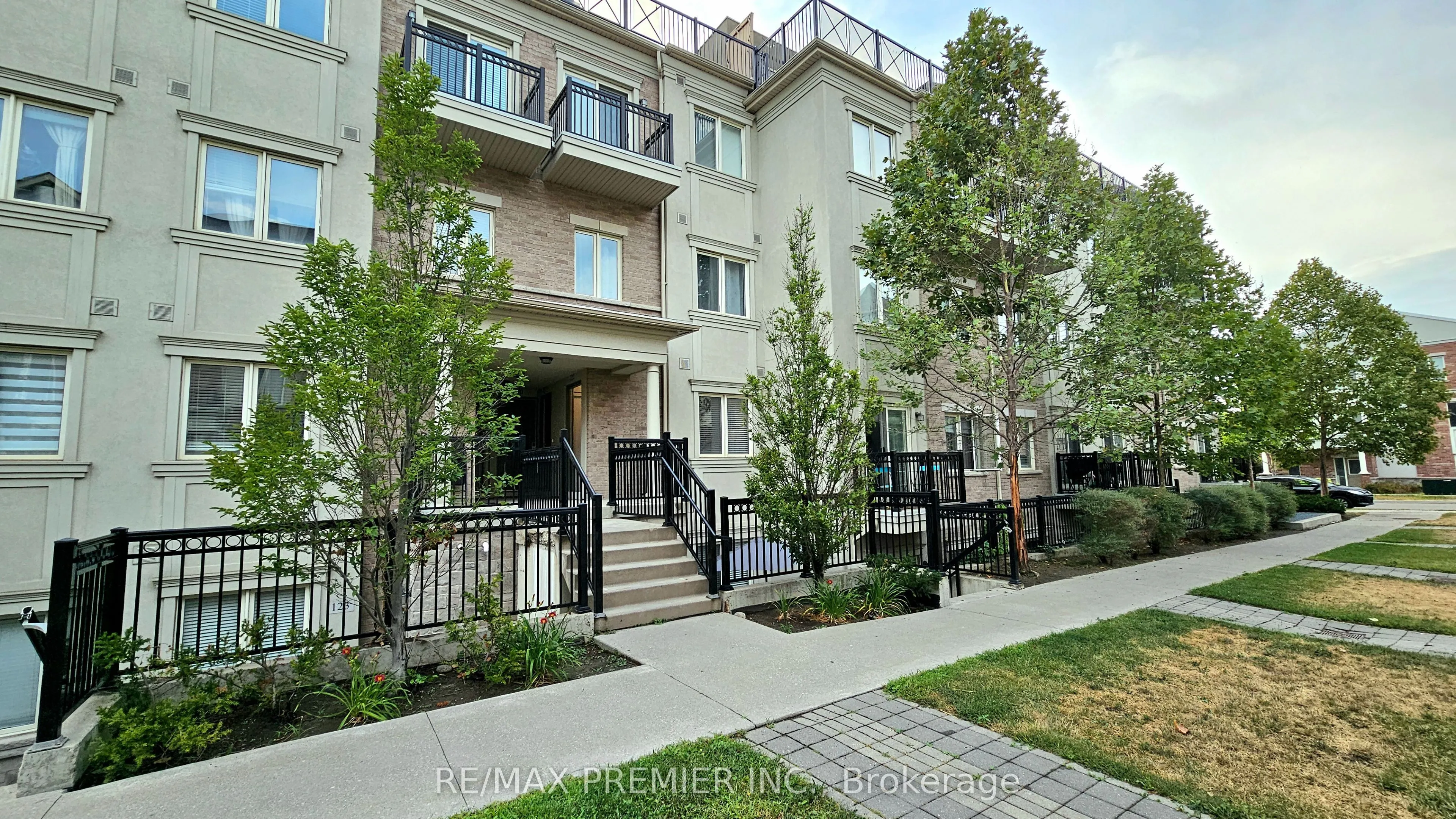 19 Coneflower Crescent, #272