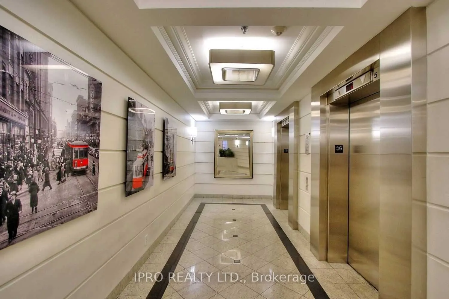 711 Bay Street, #520