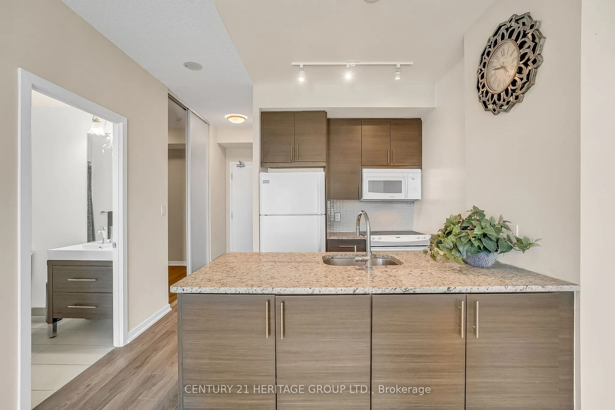70 Forest Manor Road, #905