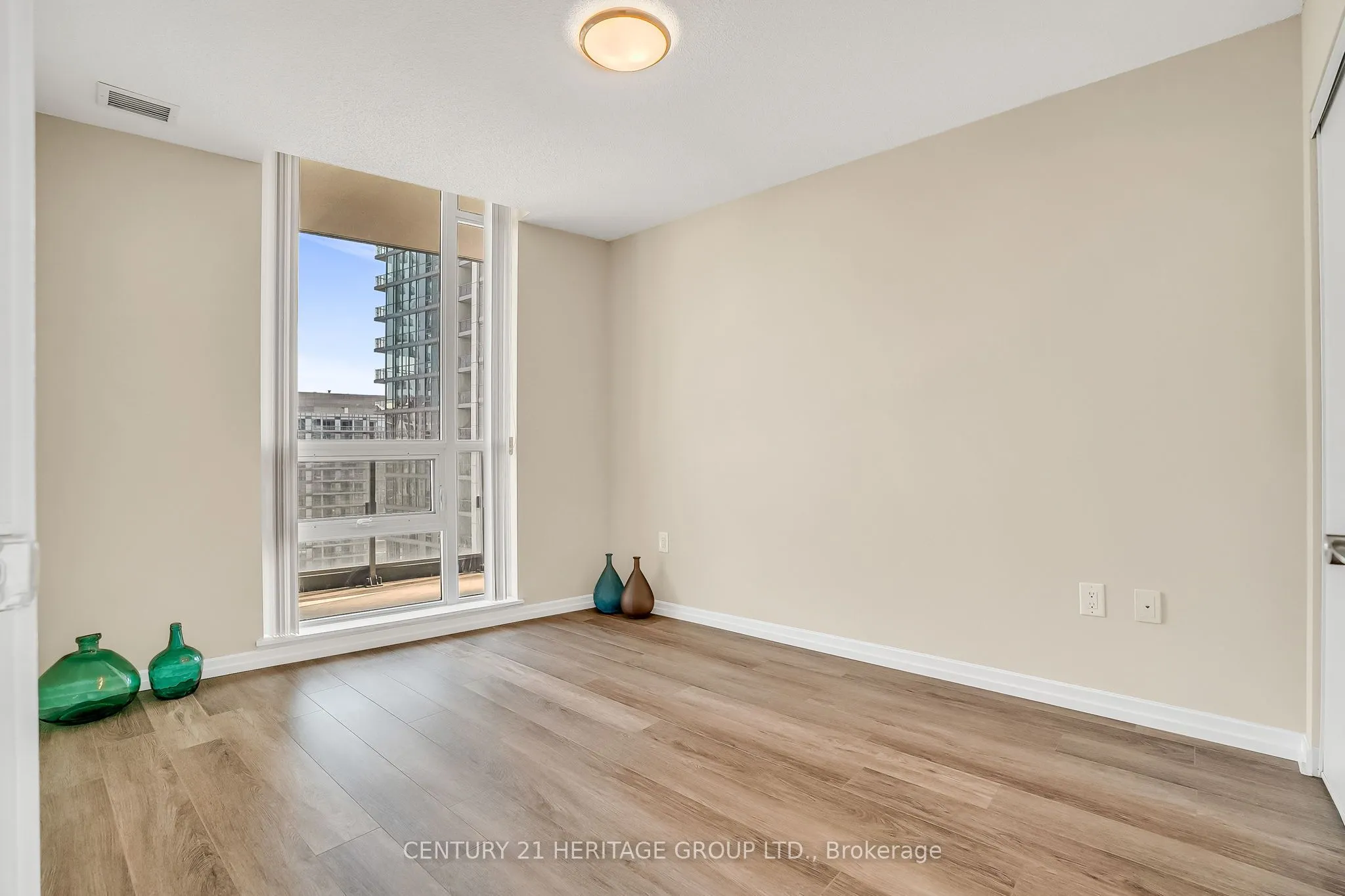 70 Forest Manor Road, #905