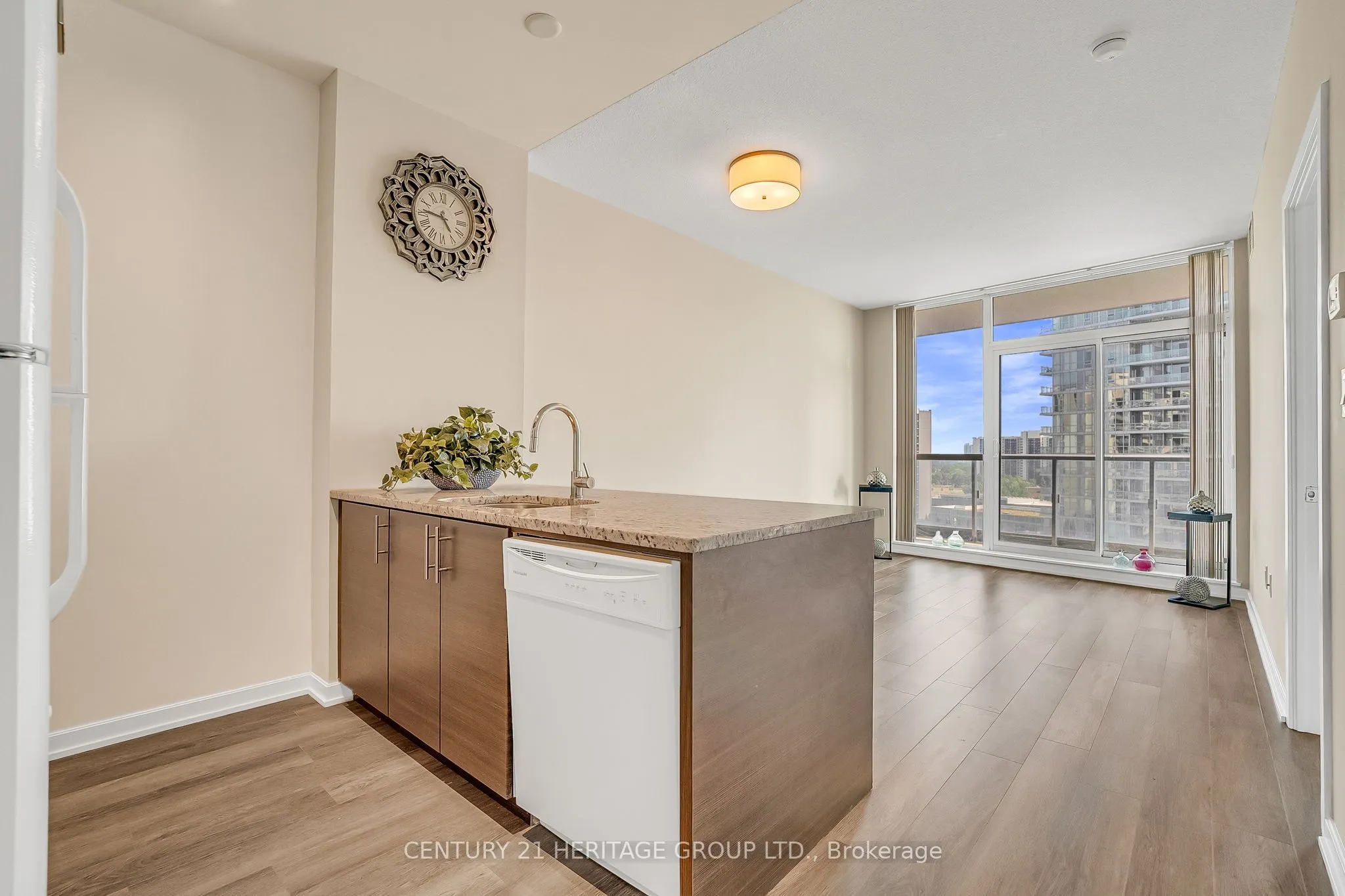 70 Forest Manor Road, #905