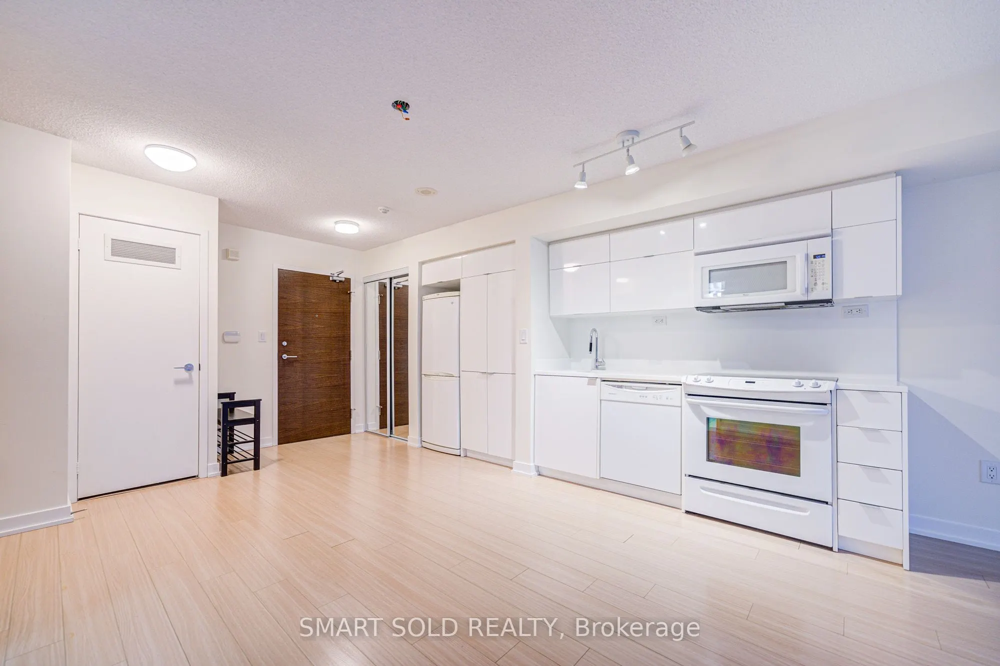 151 Dan Leckie Way, #736