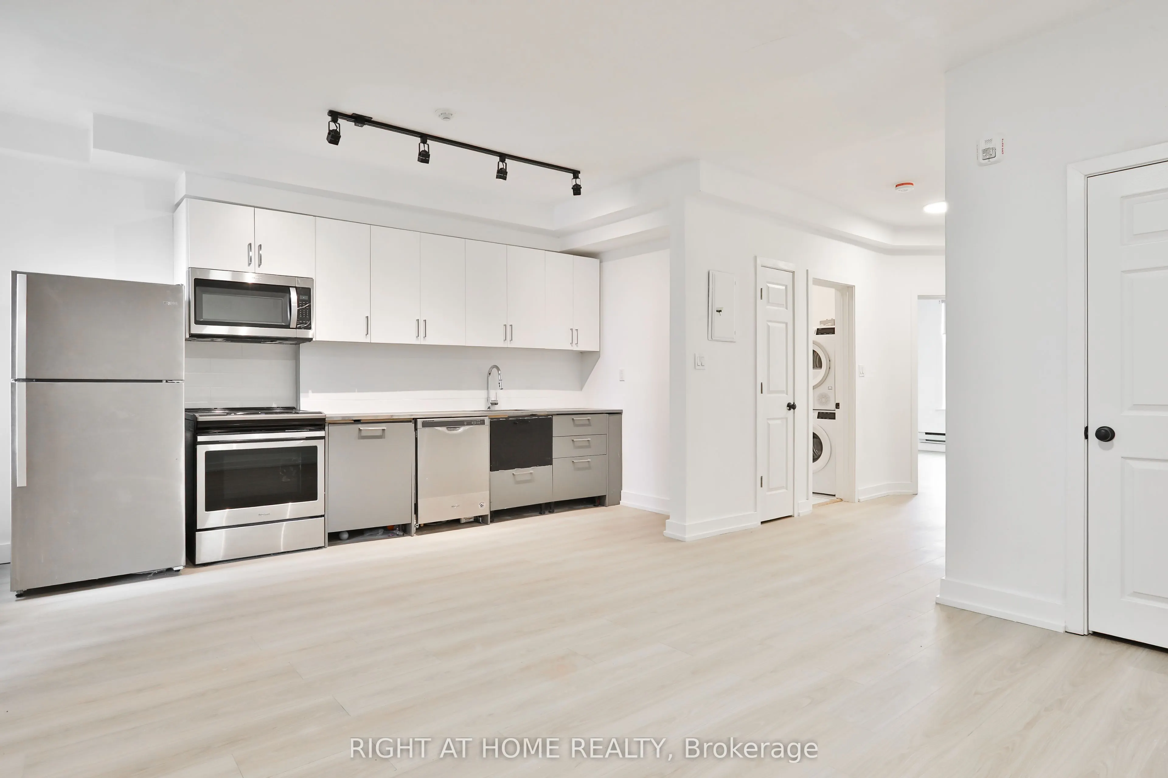 548 College Street, #3F