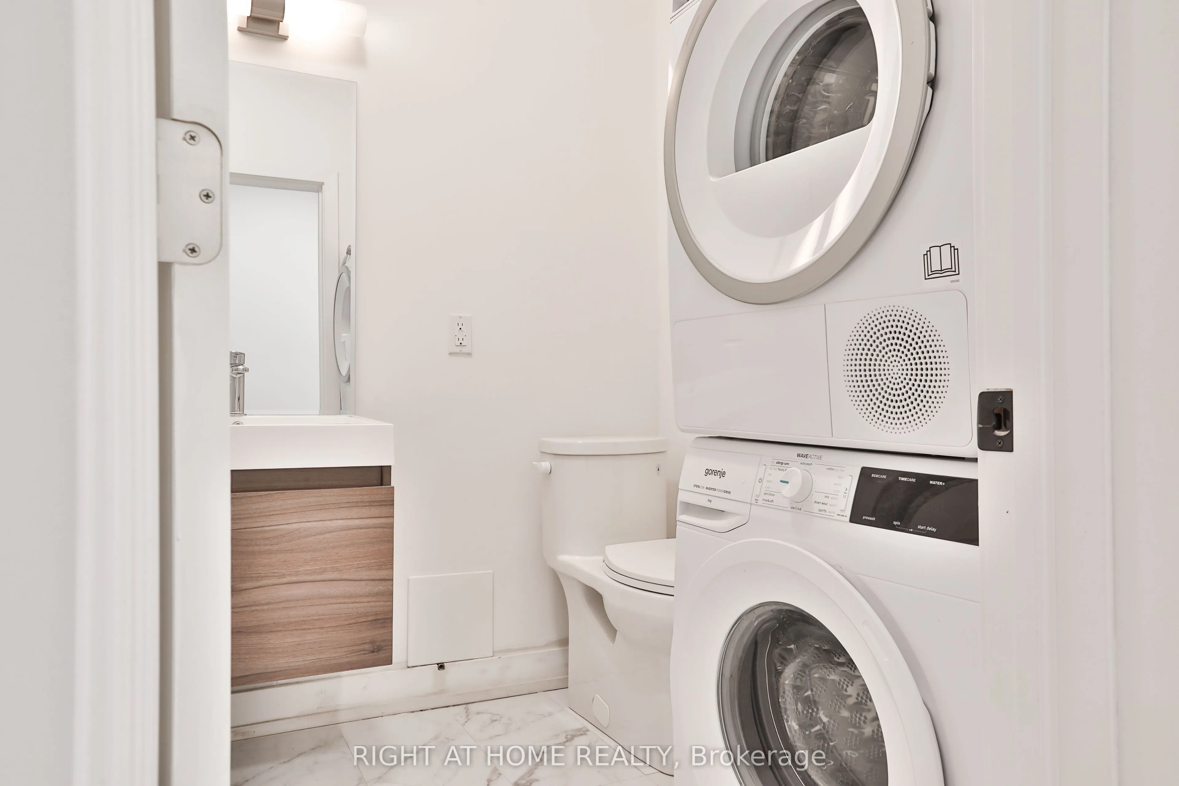 548 College Street, #3F