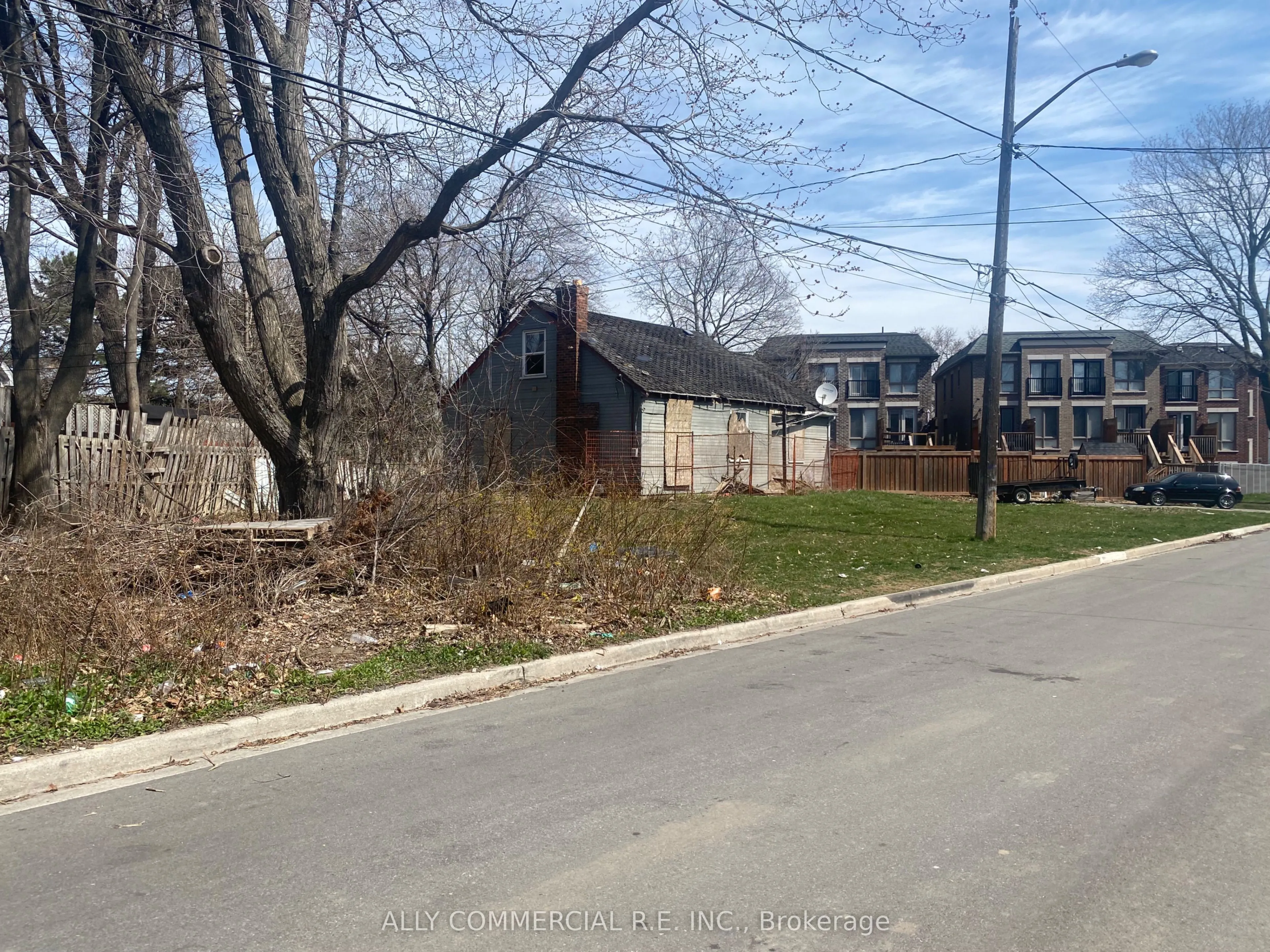 36 Marquette Avenue