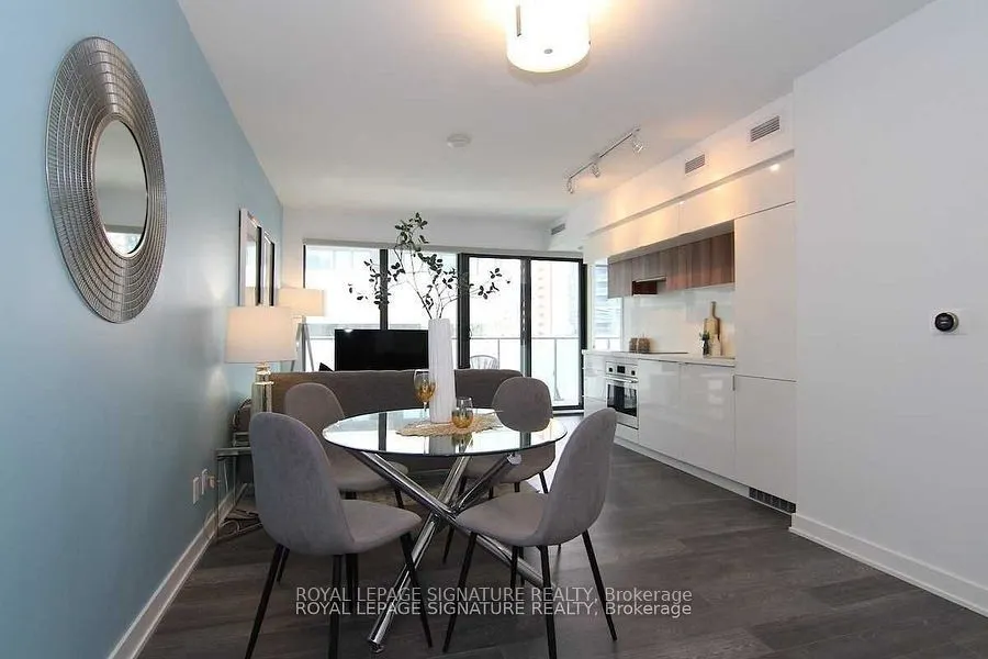 185 Roehampton Avenue, #303