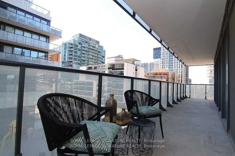 185 Roehampton Avenue, #303