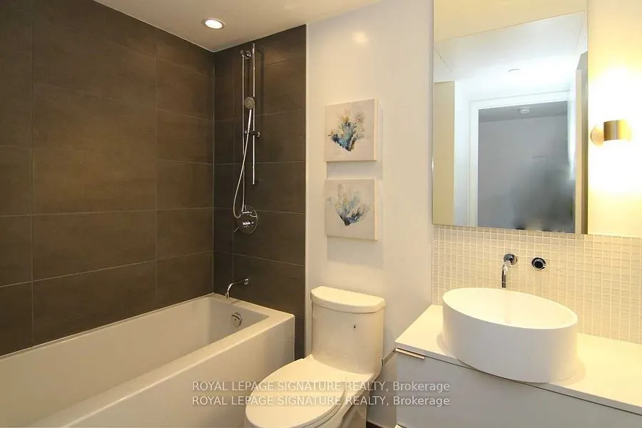 185 Roehampton Avenue, #303