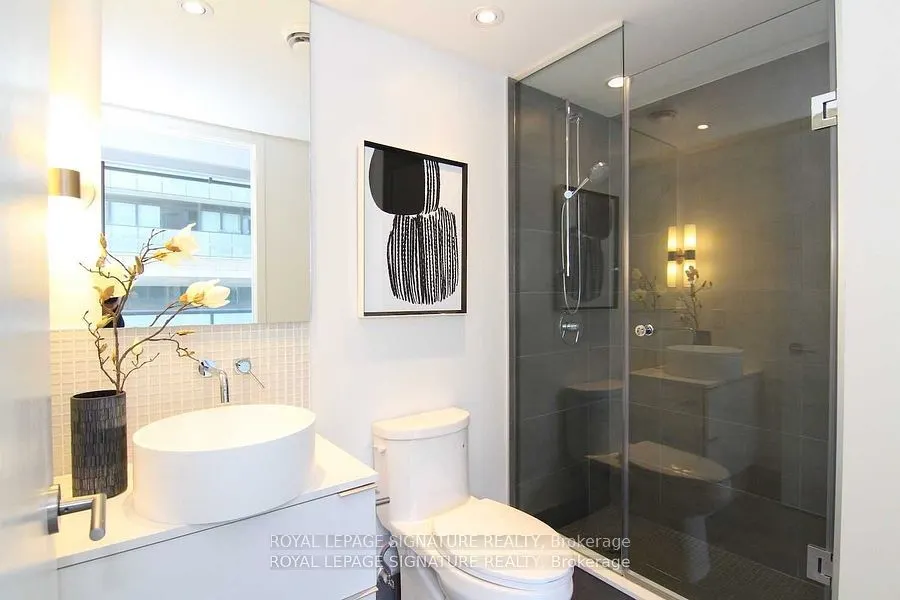 185 Roehampton Avenue, #303