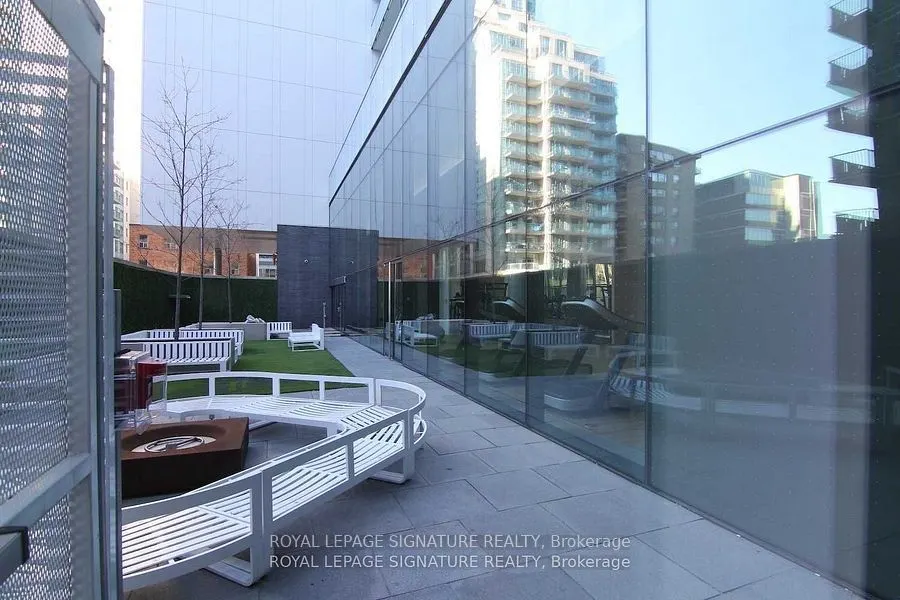 185 Roehampton Avenue, #303