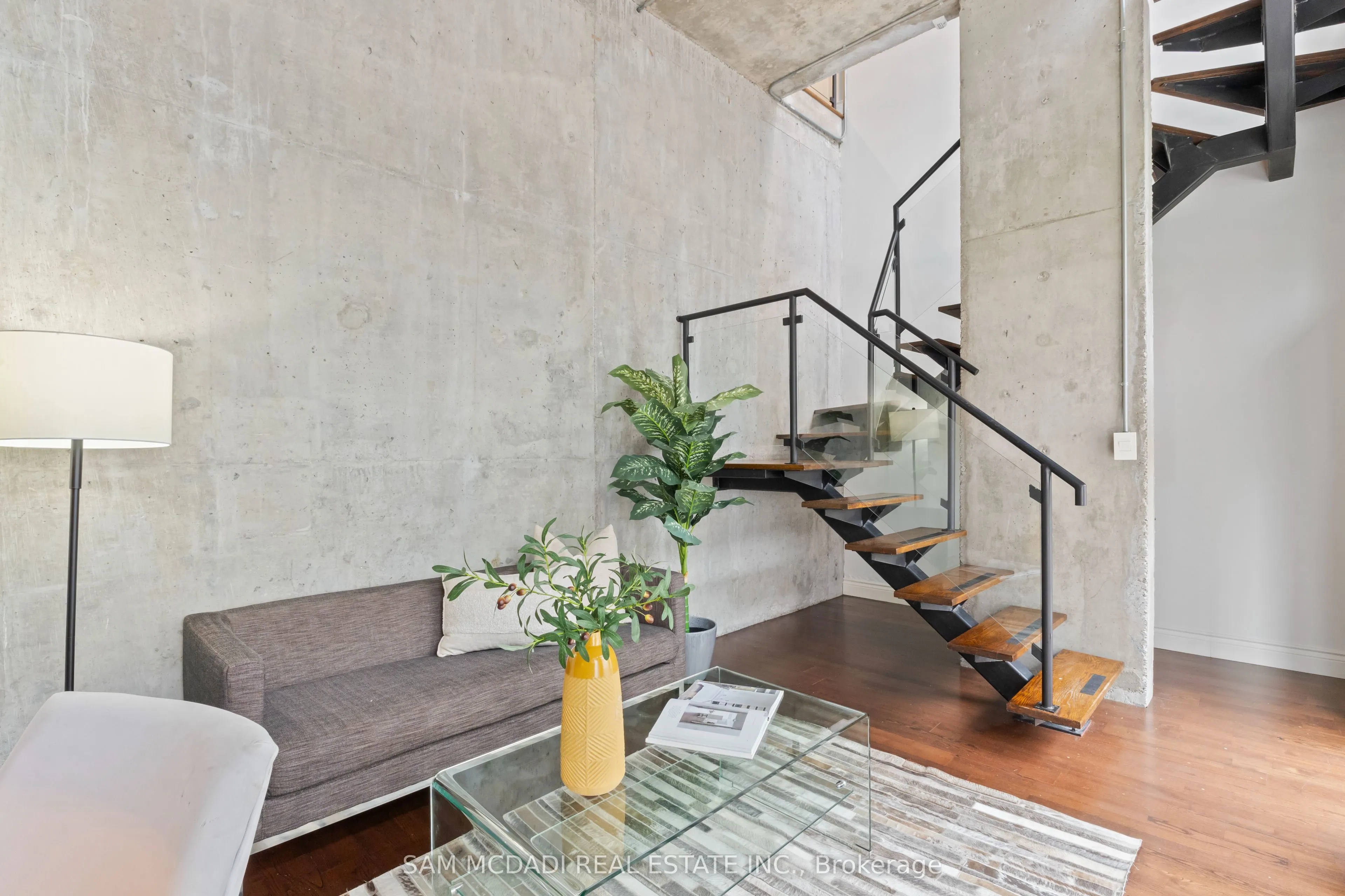 42 Camden Street, #204