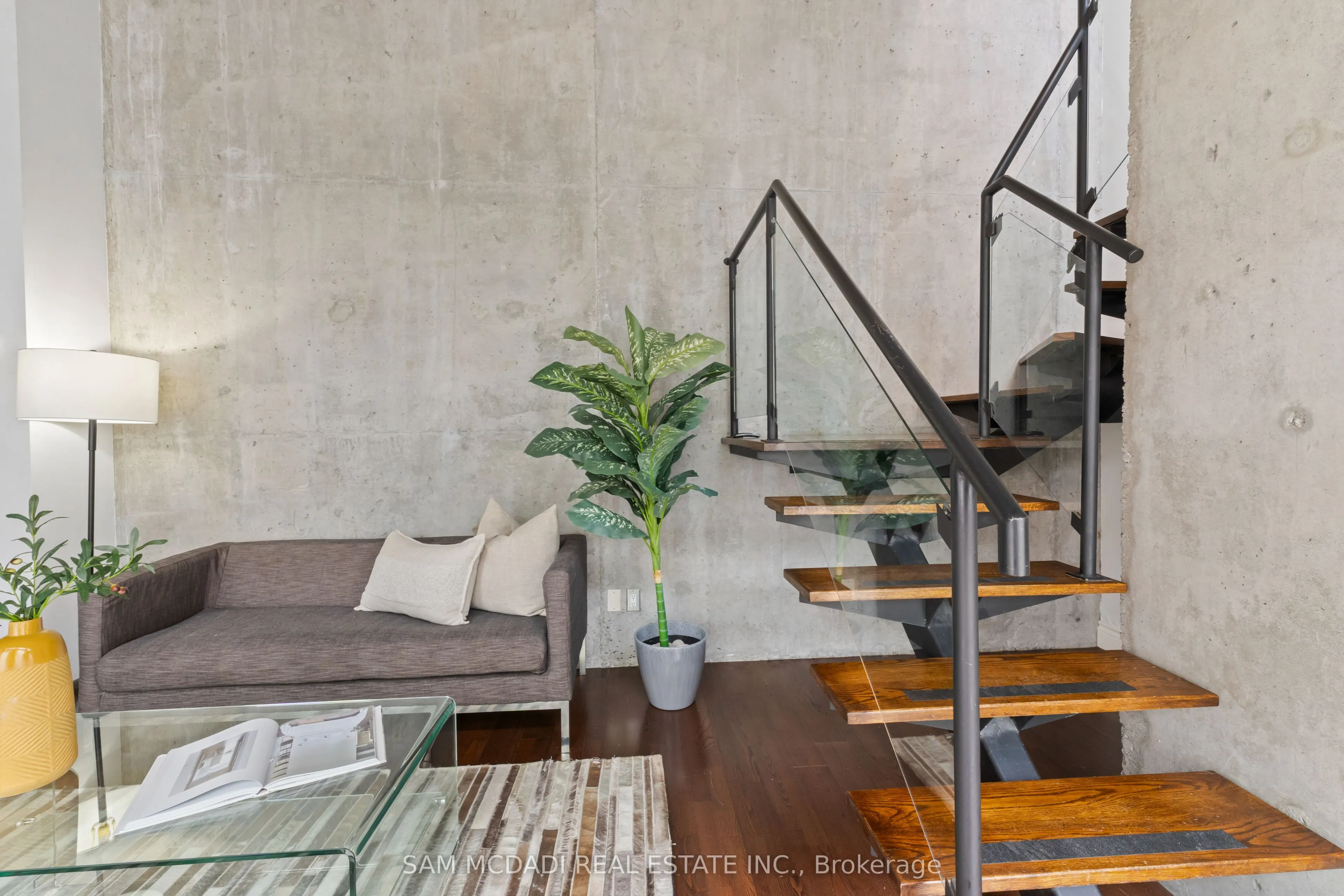 42 Camden Street, #204