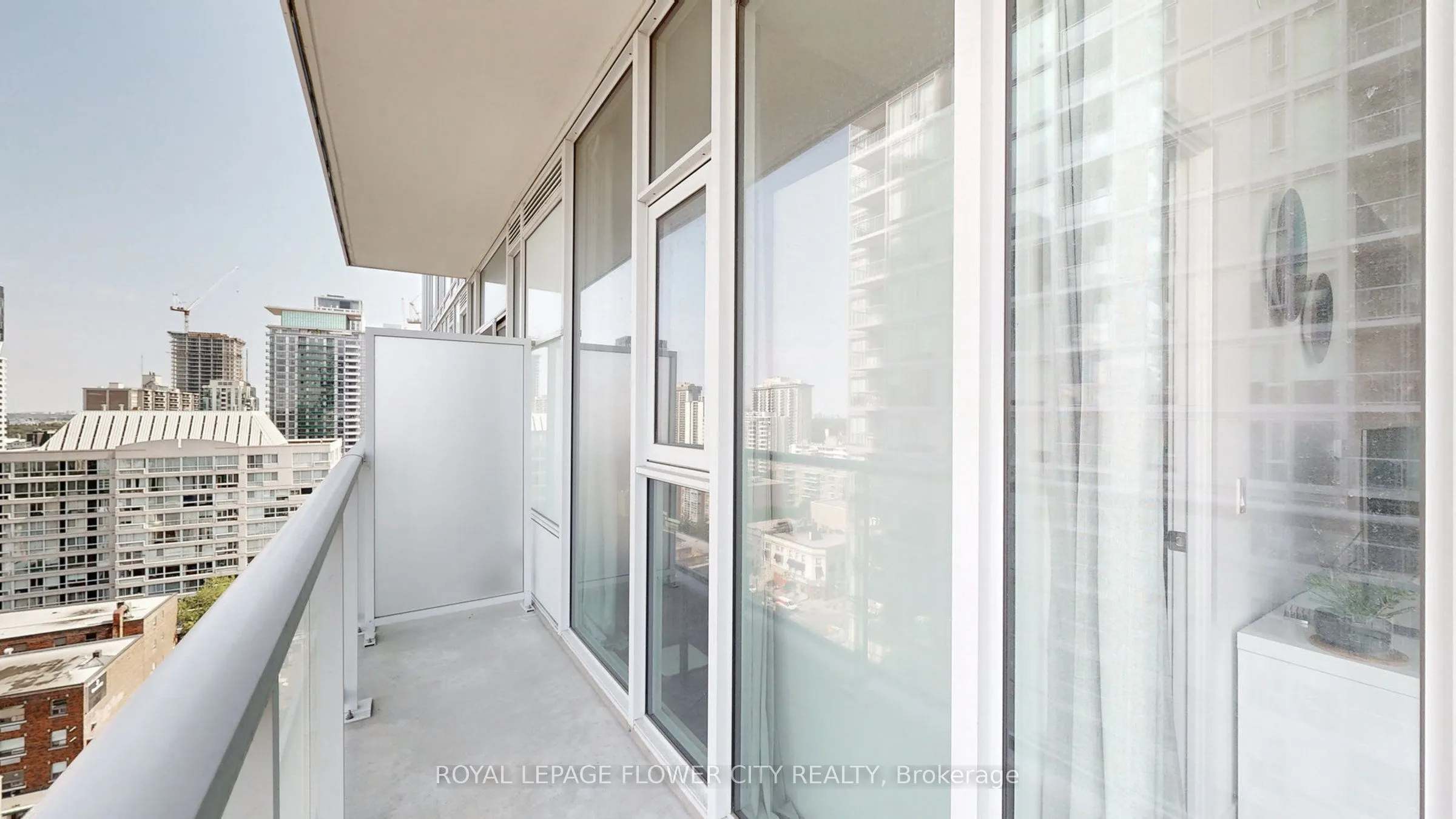 33 Helendale Avenue, #1101