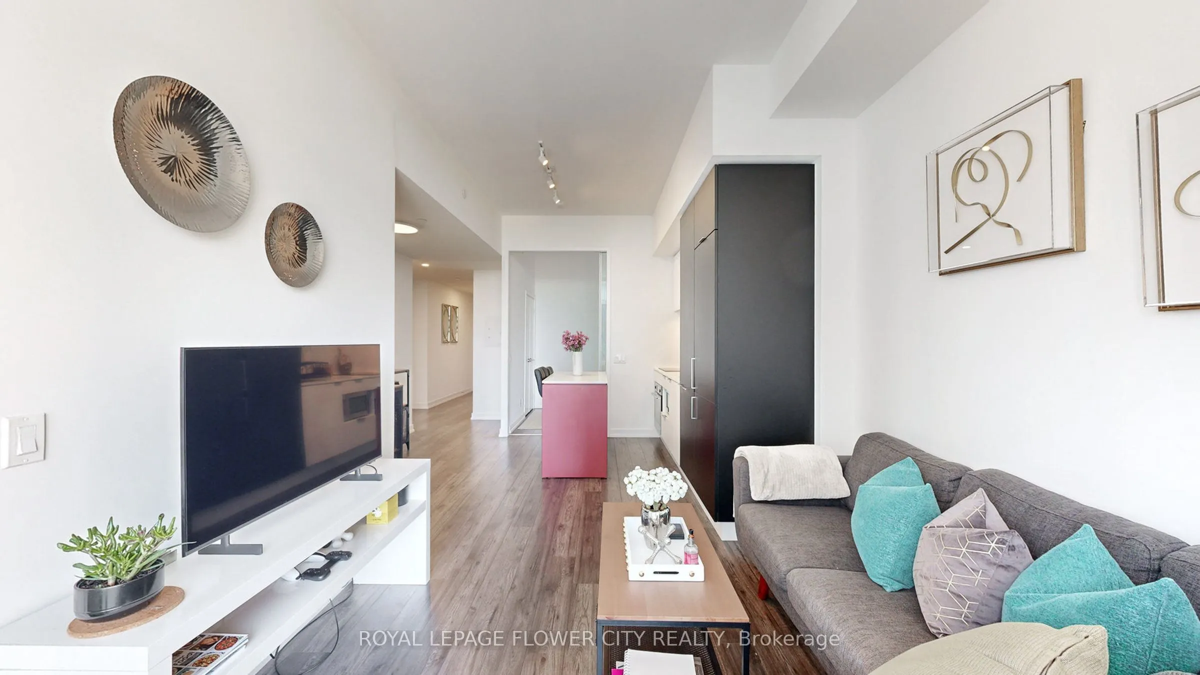 33 Helendale Avenue, #1101
