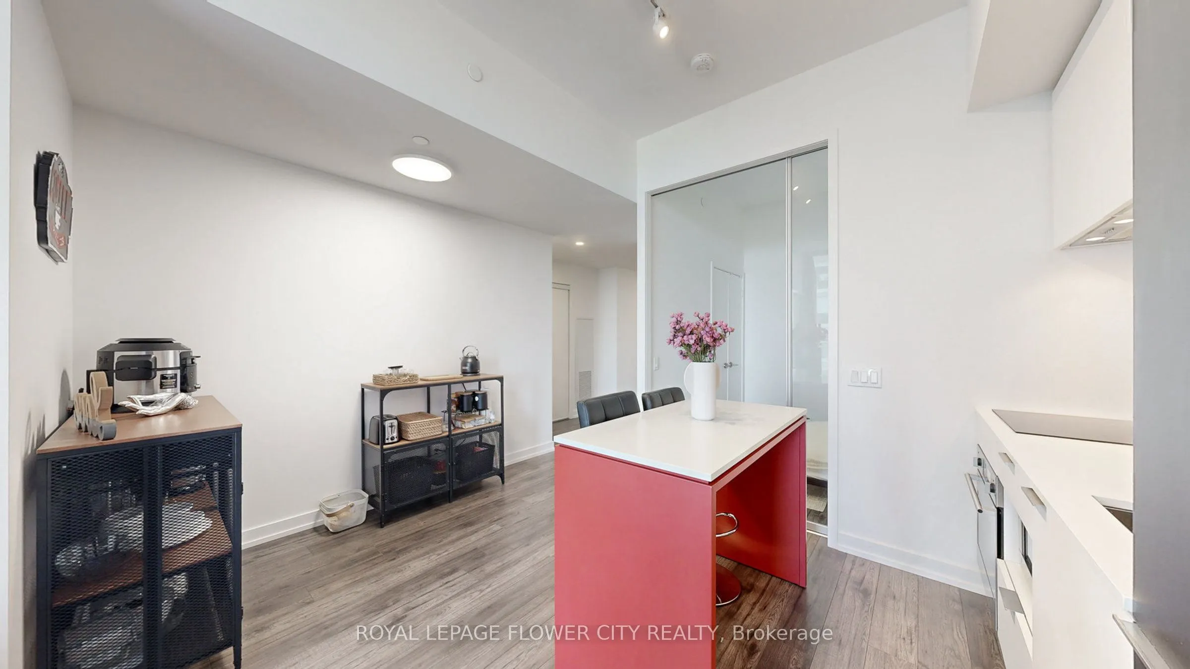 33 Helendale Avenue, #1101