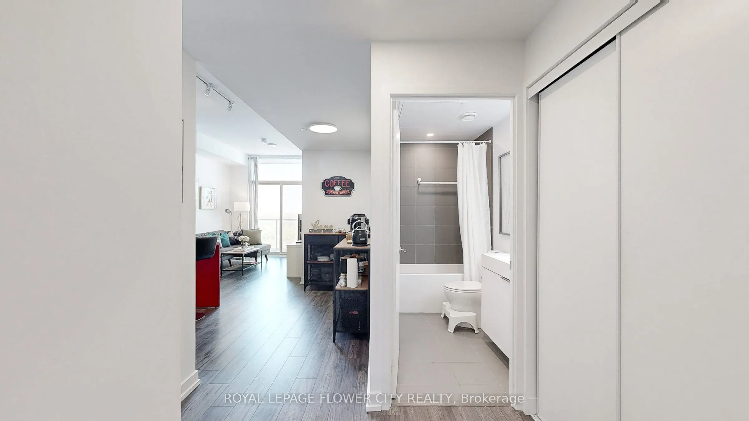 33 Helendale Avenue, #1101