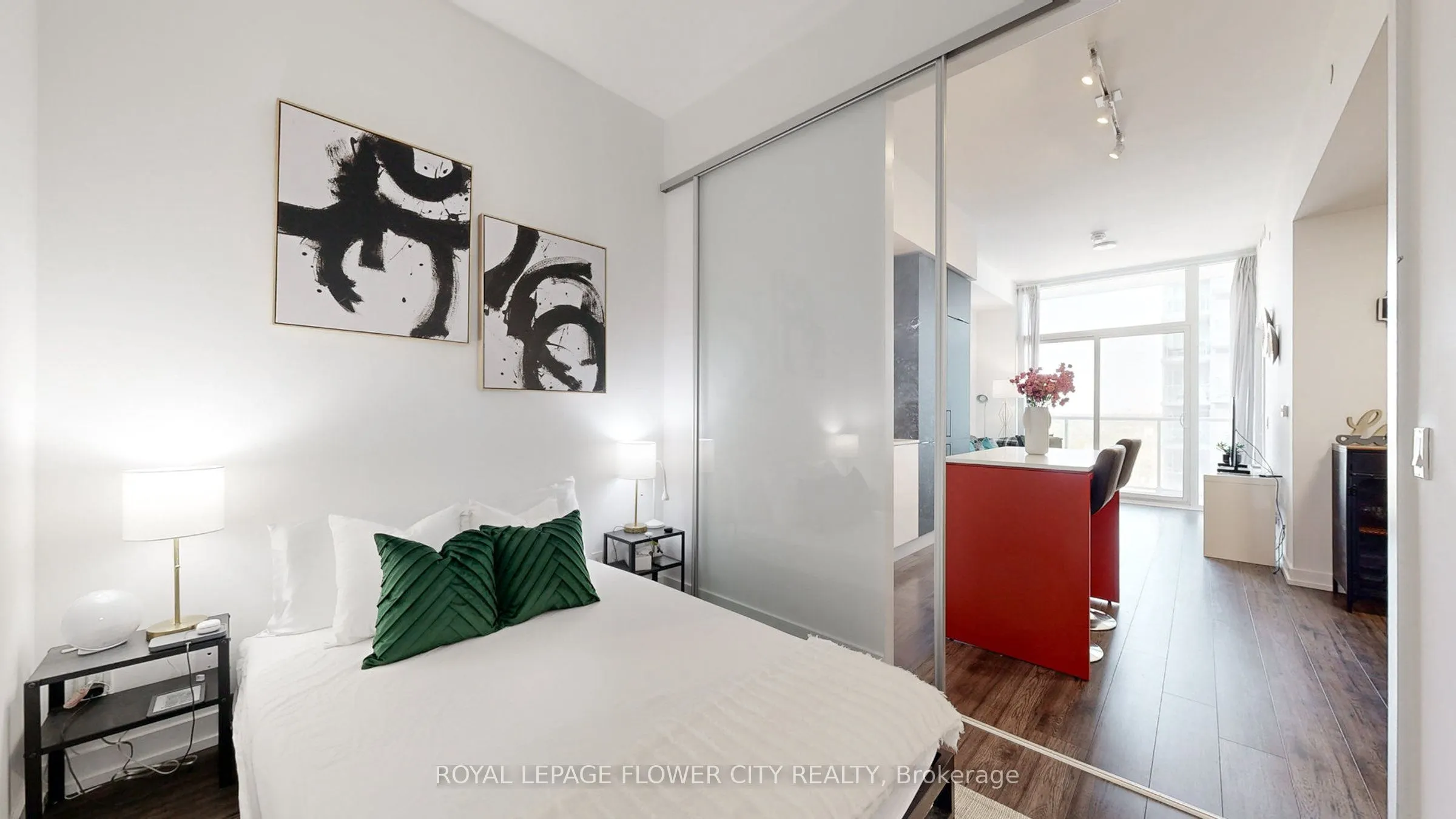 33 Helendale Avenue, #1101