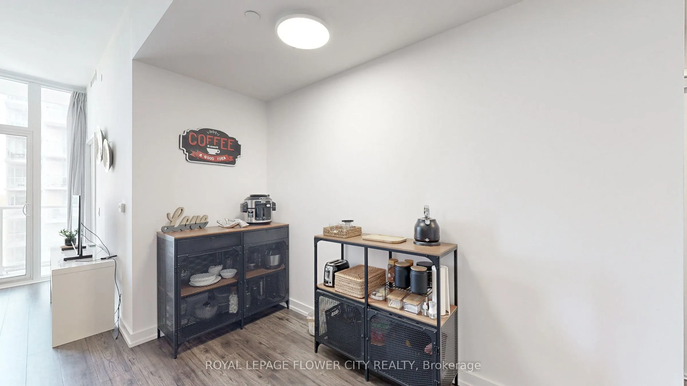 33 Helendale Avenue, #1101