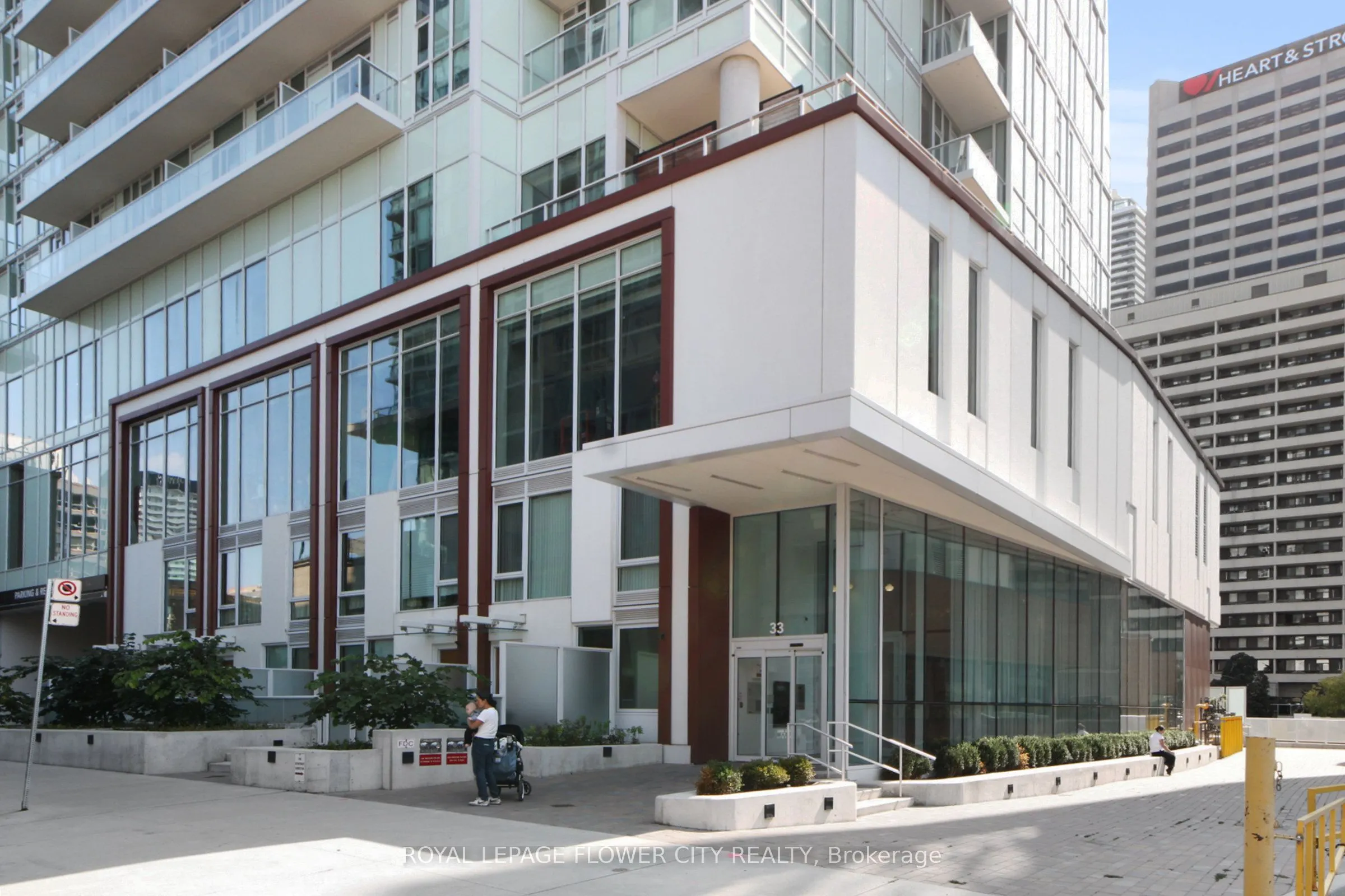 33 Helendale Avenue, #1101