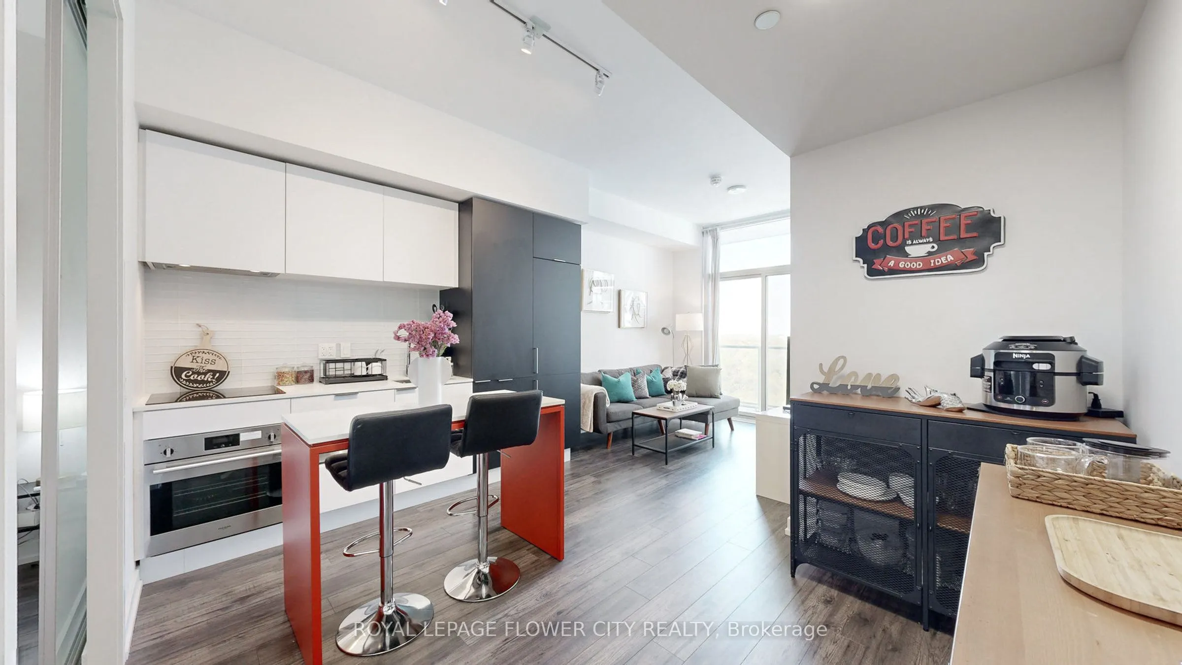 33 Helendale Avenue, #1101