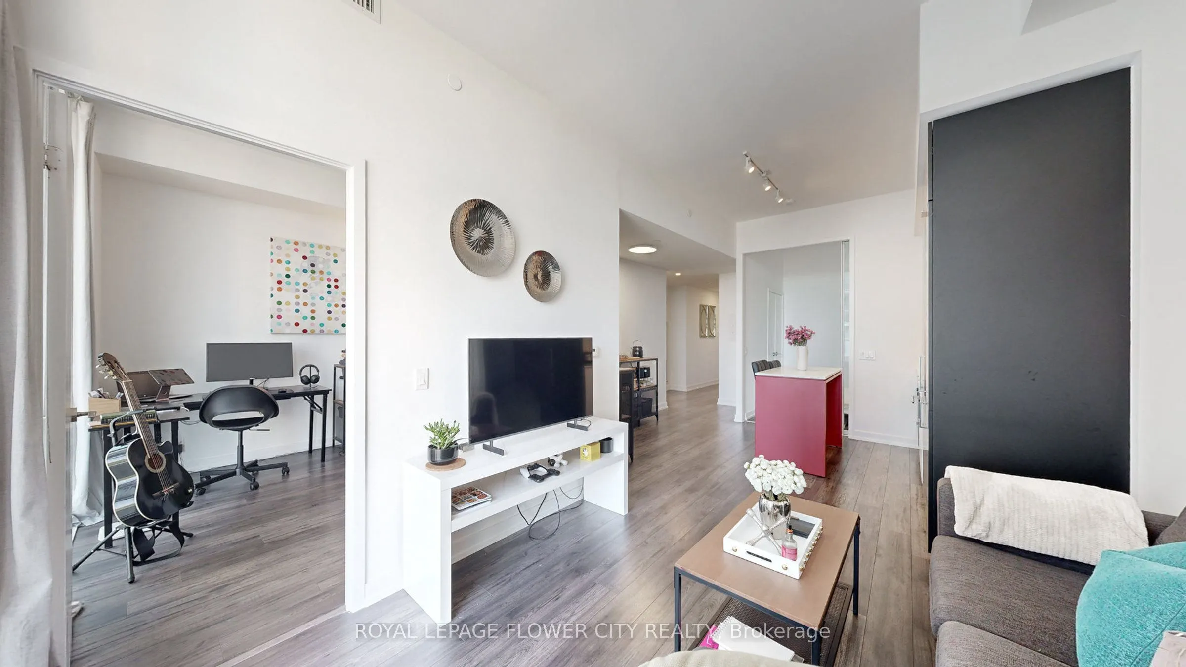 33 Helendale Avenue, #1101