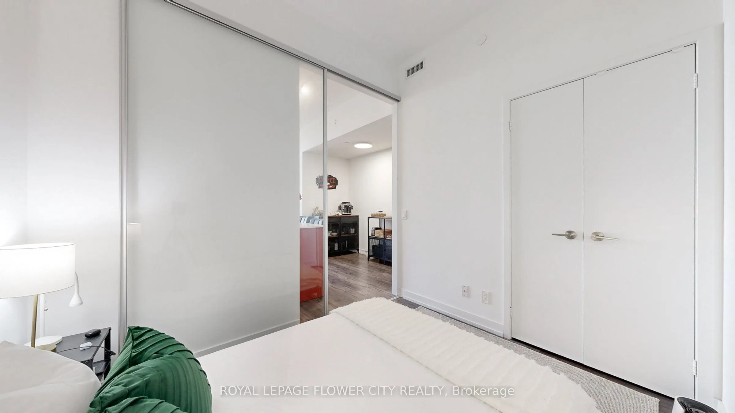 33 Helendale Avenue, #1101