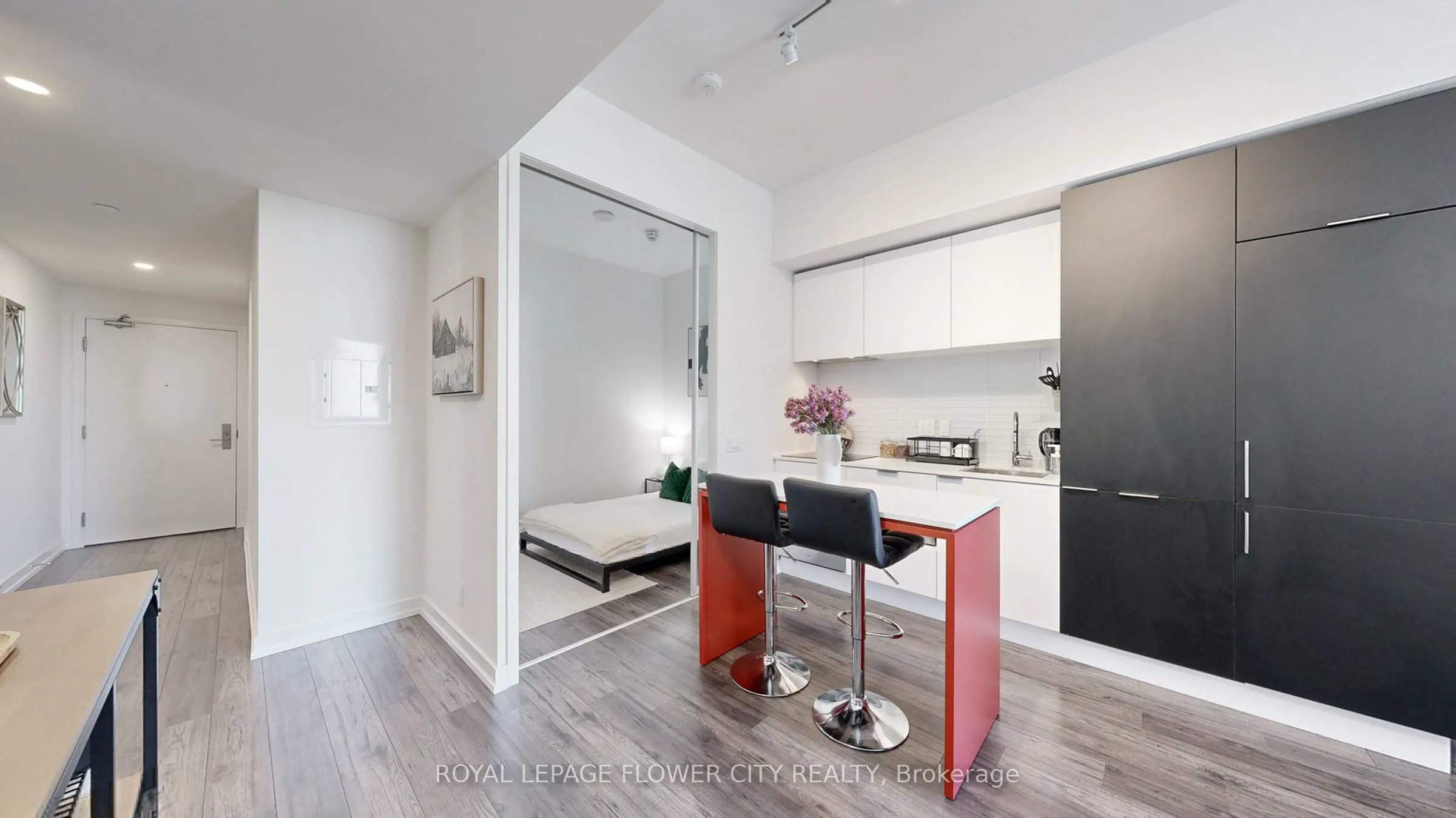33 Helendale Avenue, #1101