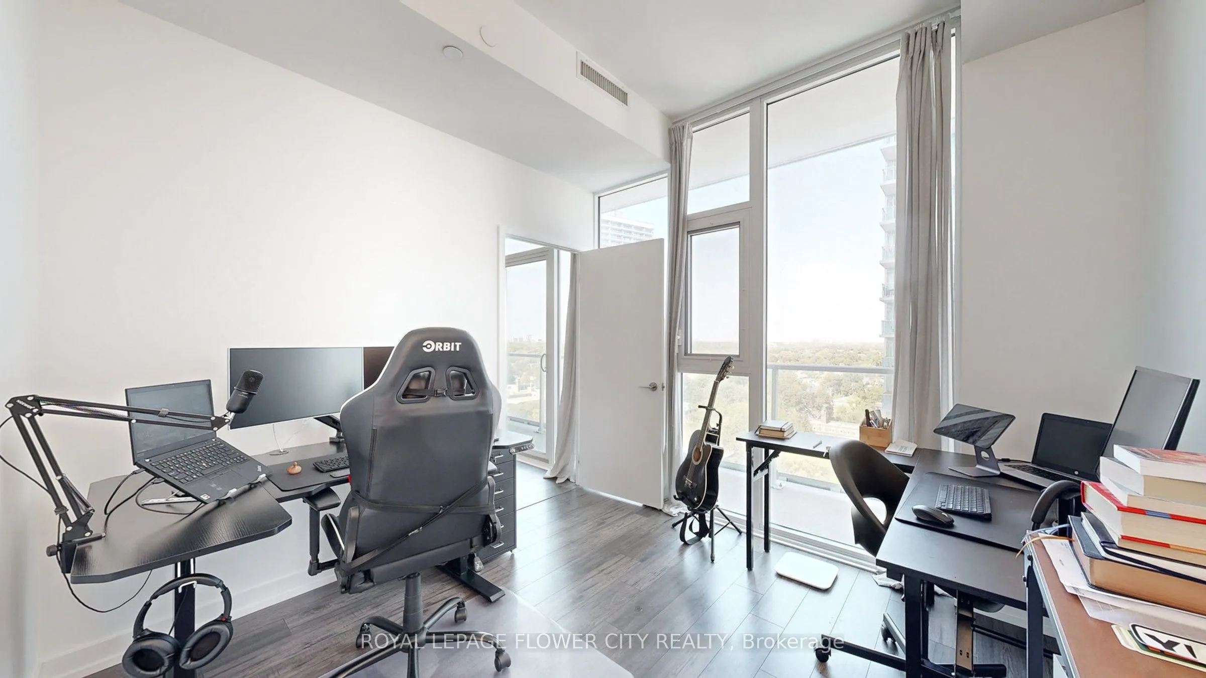 33 Helendale Avenue, #1101