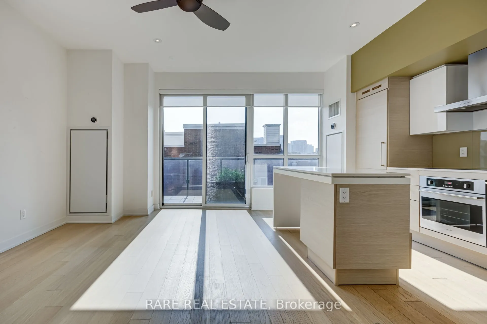 1030 King Street W, #458