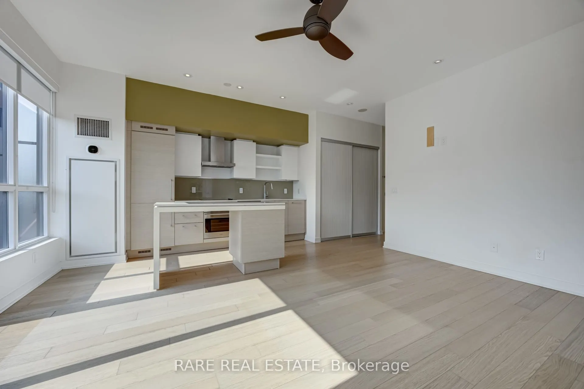 1030 King Street W, #458