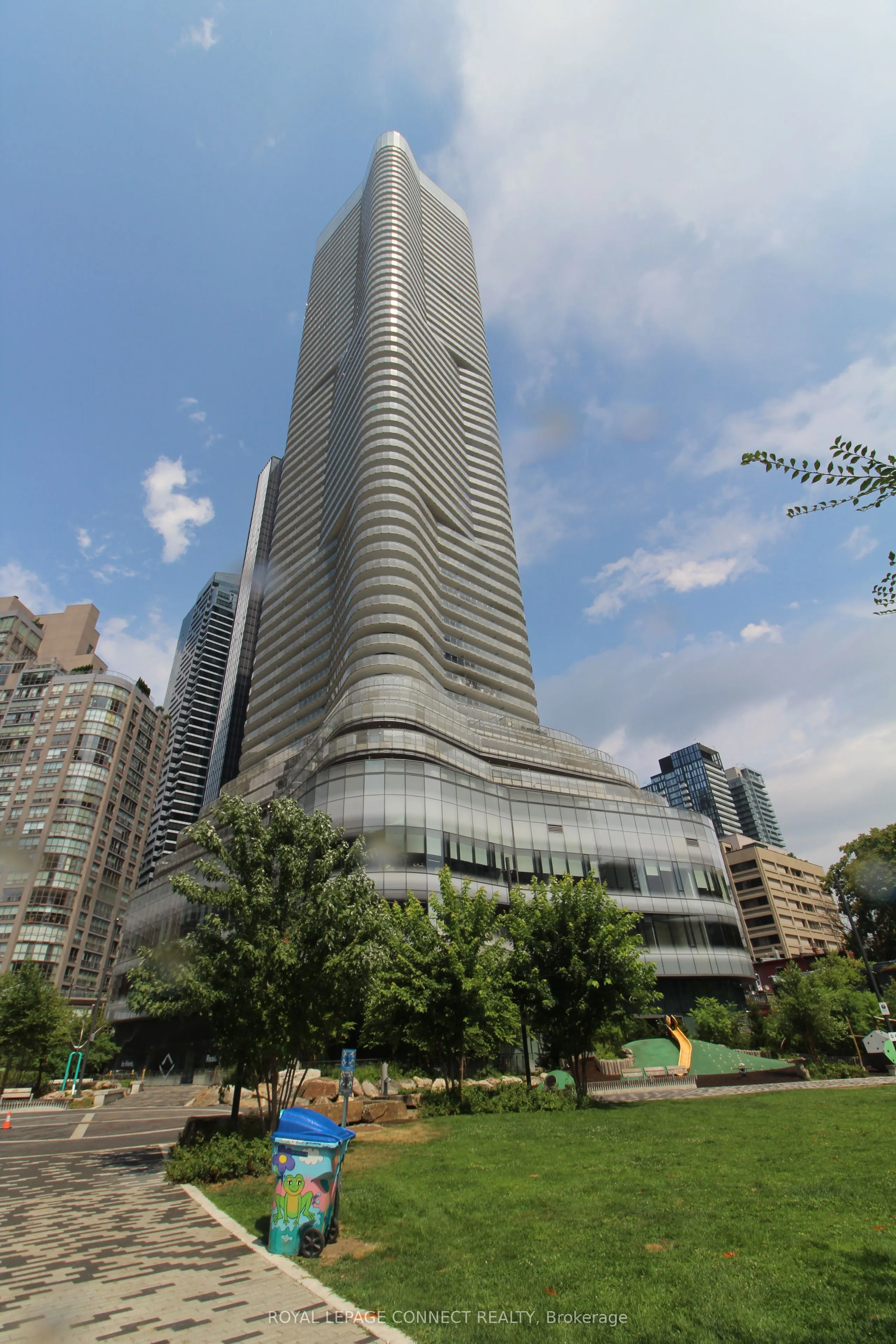 15 Wellesley Street W, #324