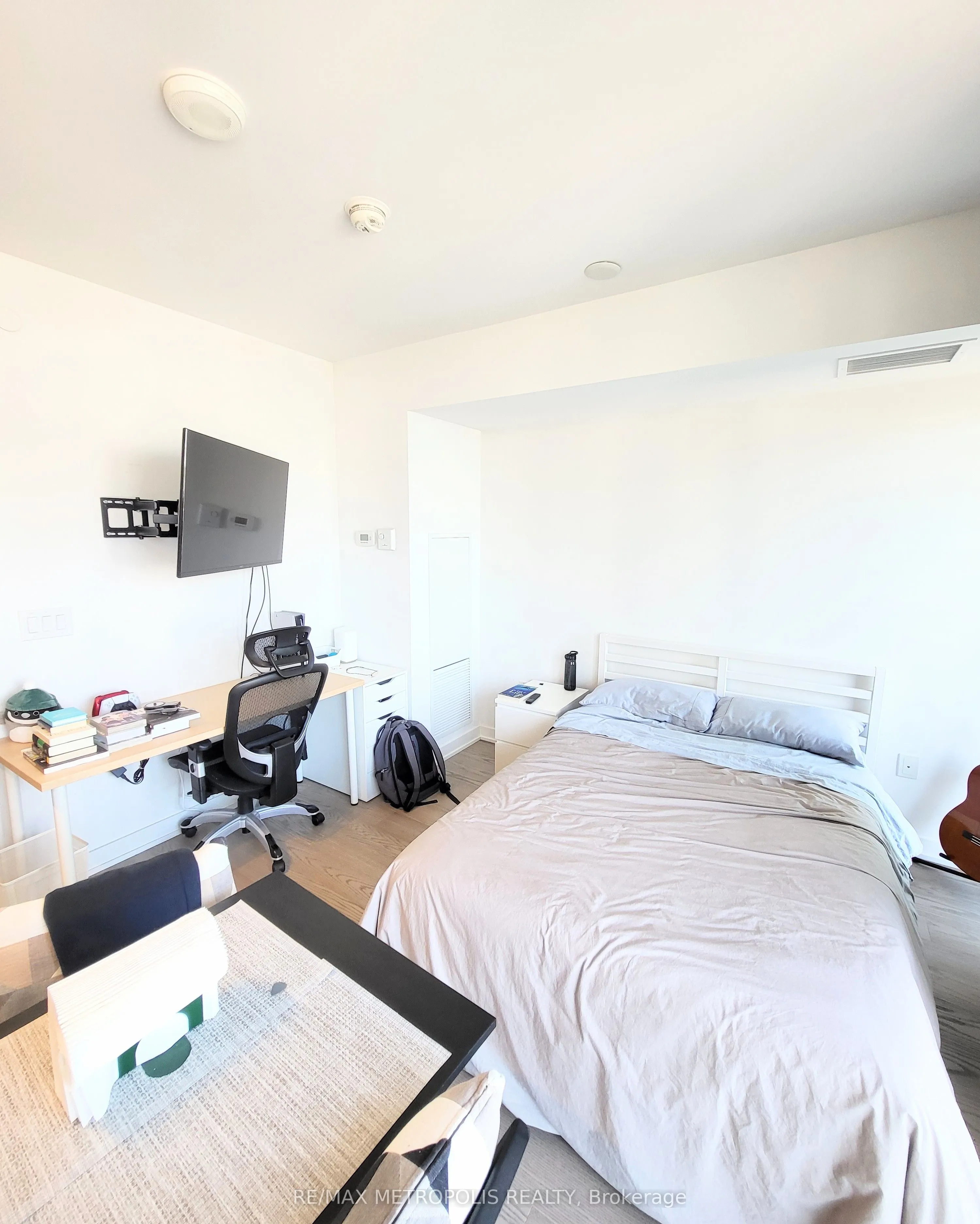11 Wellesley Street W, #1412