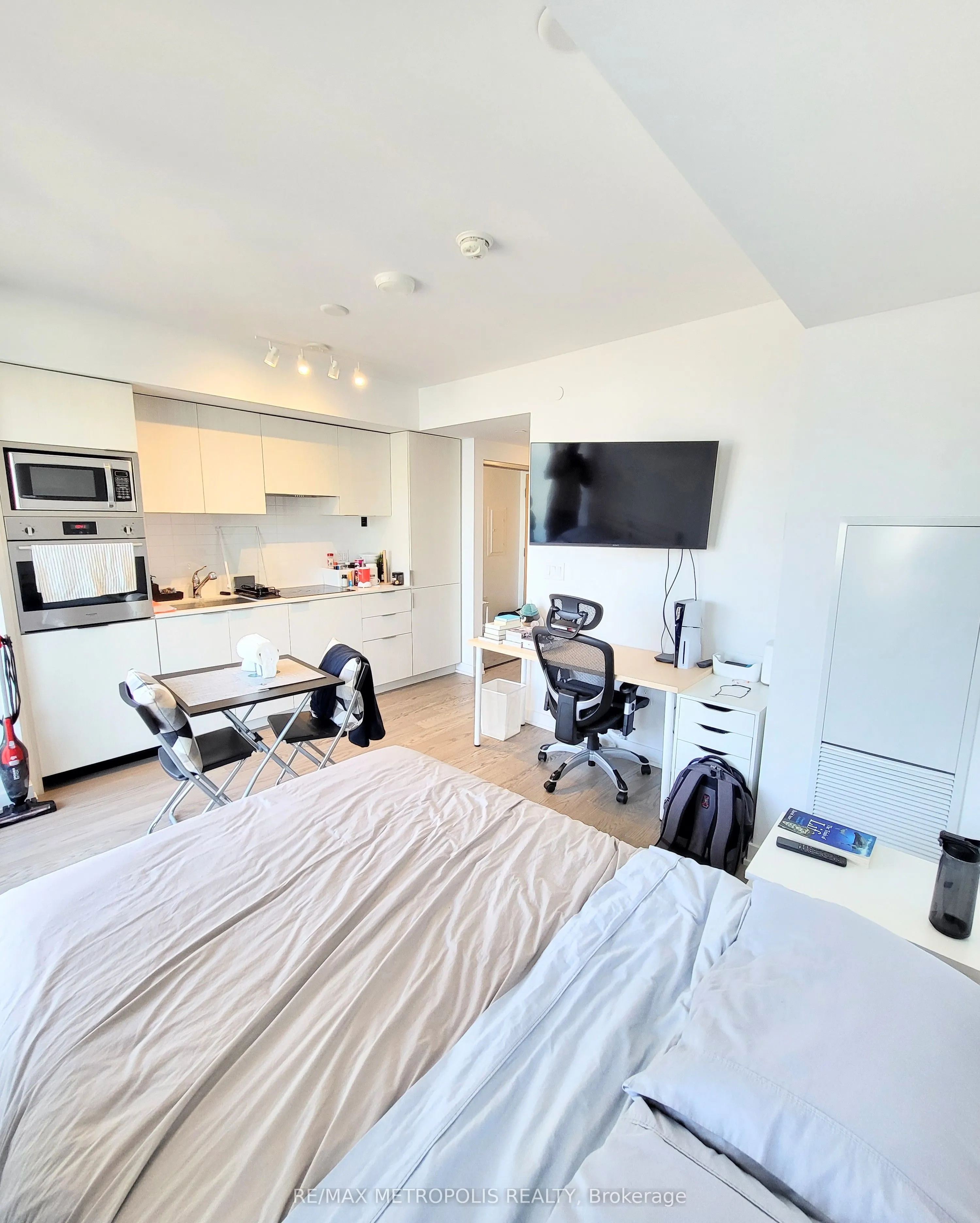 11 Wellesley Street W, #1412
