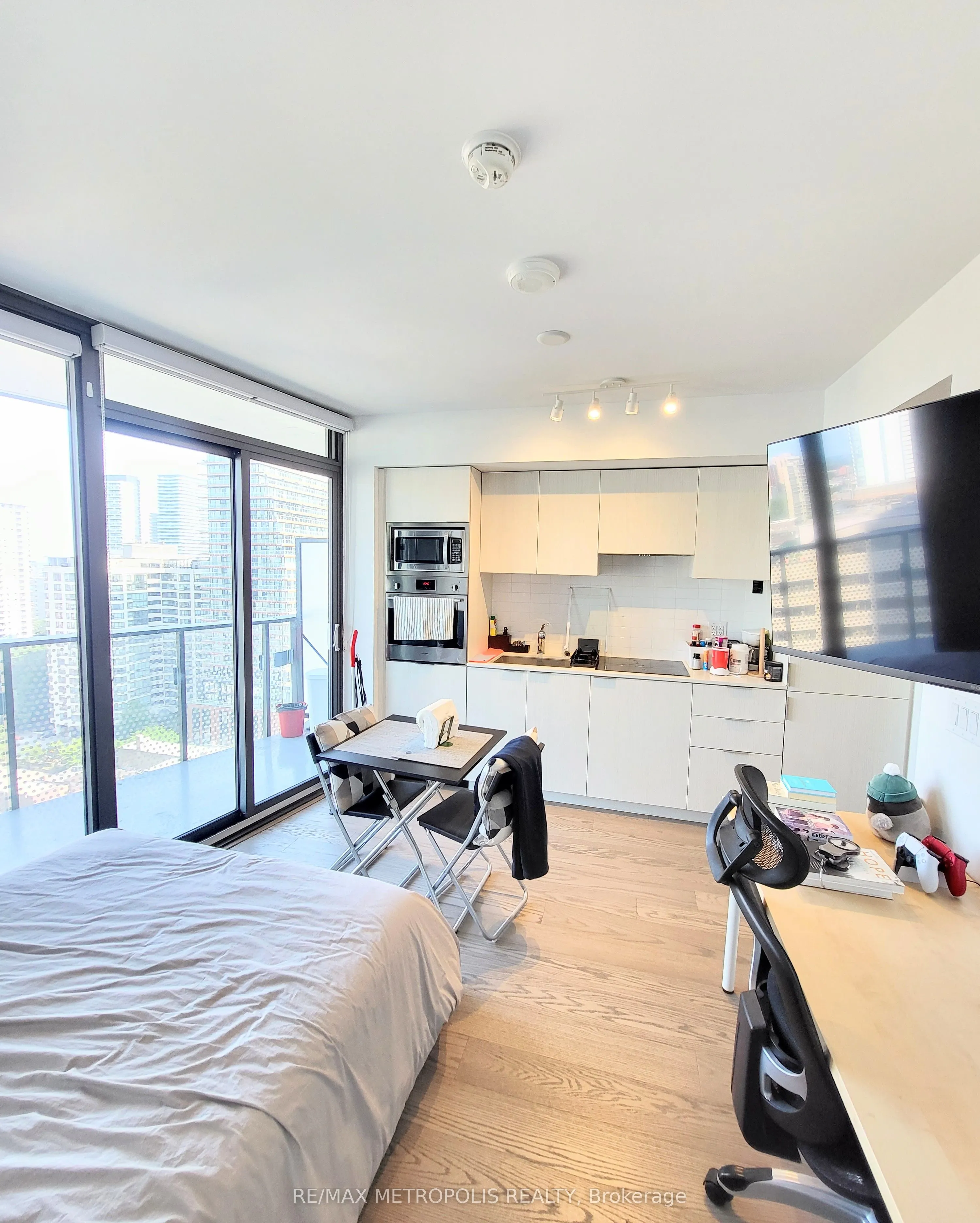 11 Wellesley Street W, #1412