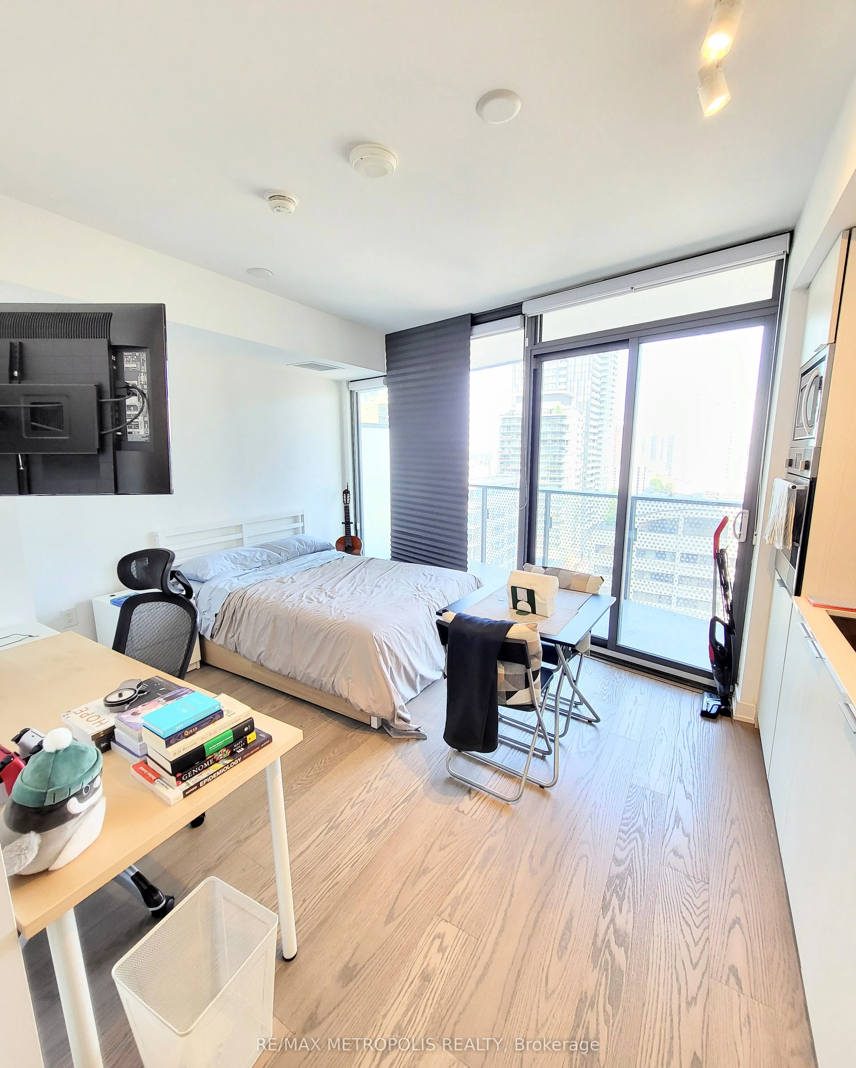 11 Wellesley Street W, #1412