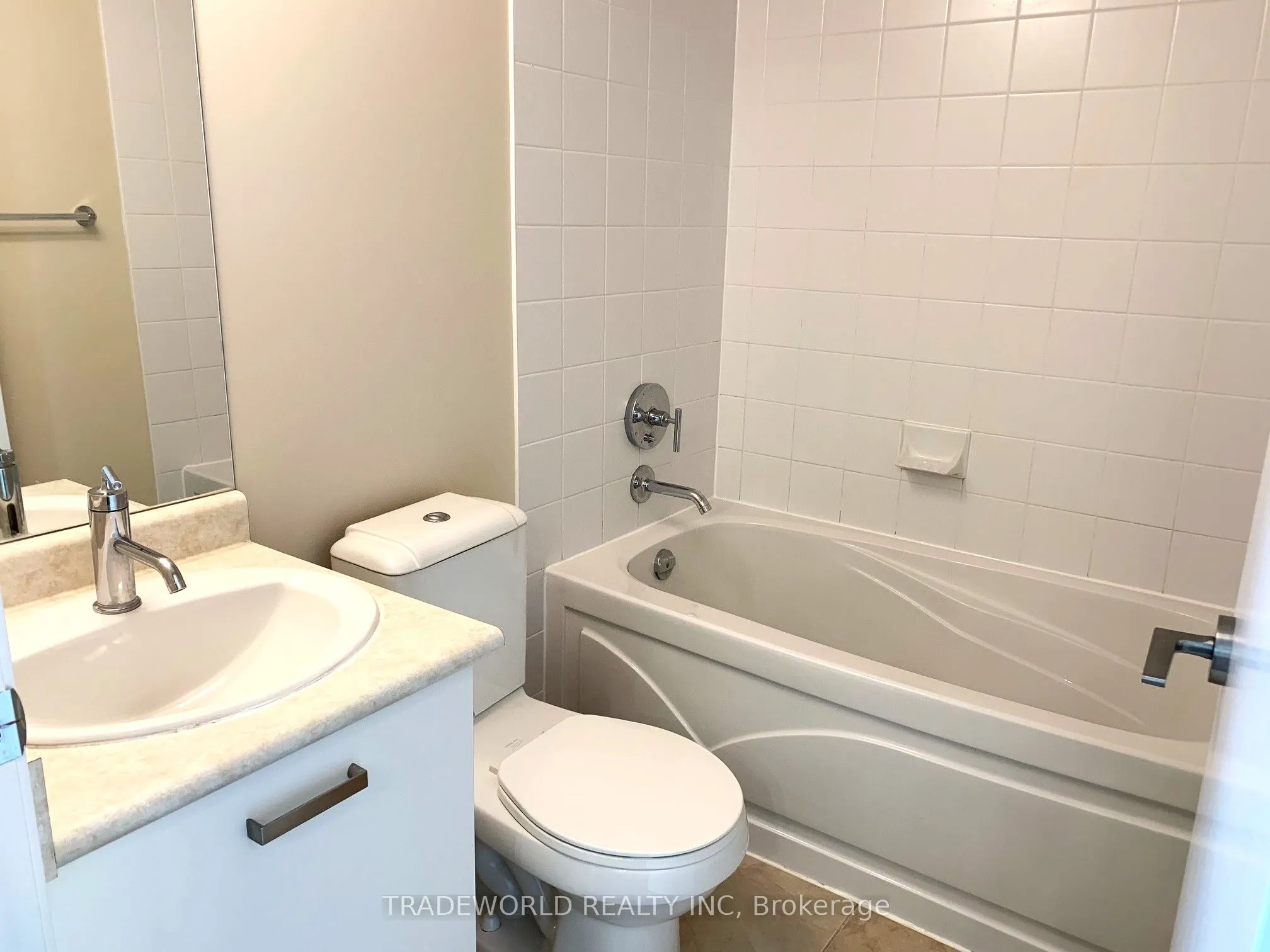 832 Bay Street, #904