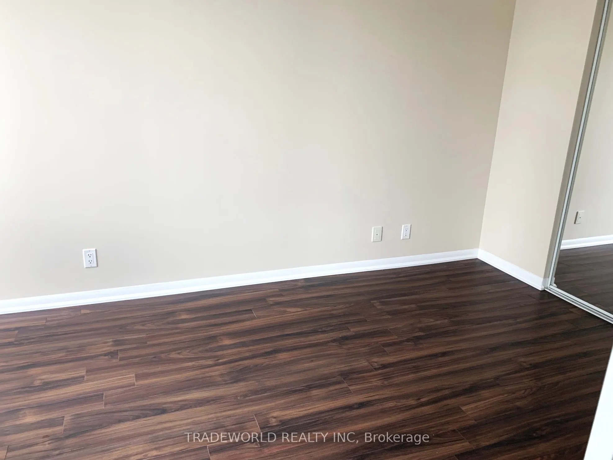 832 Bay Street, #904