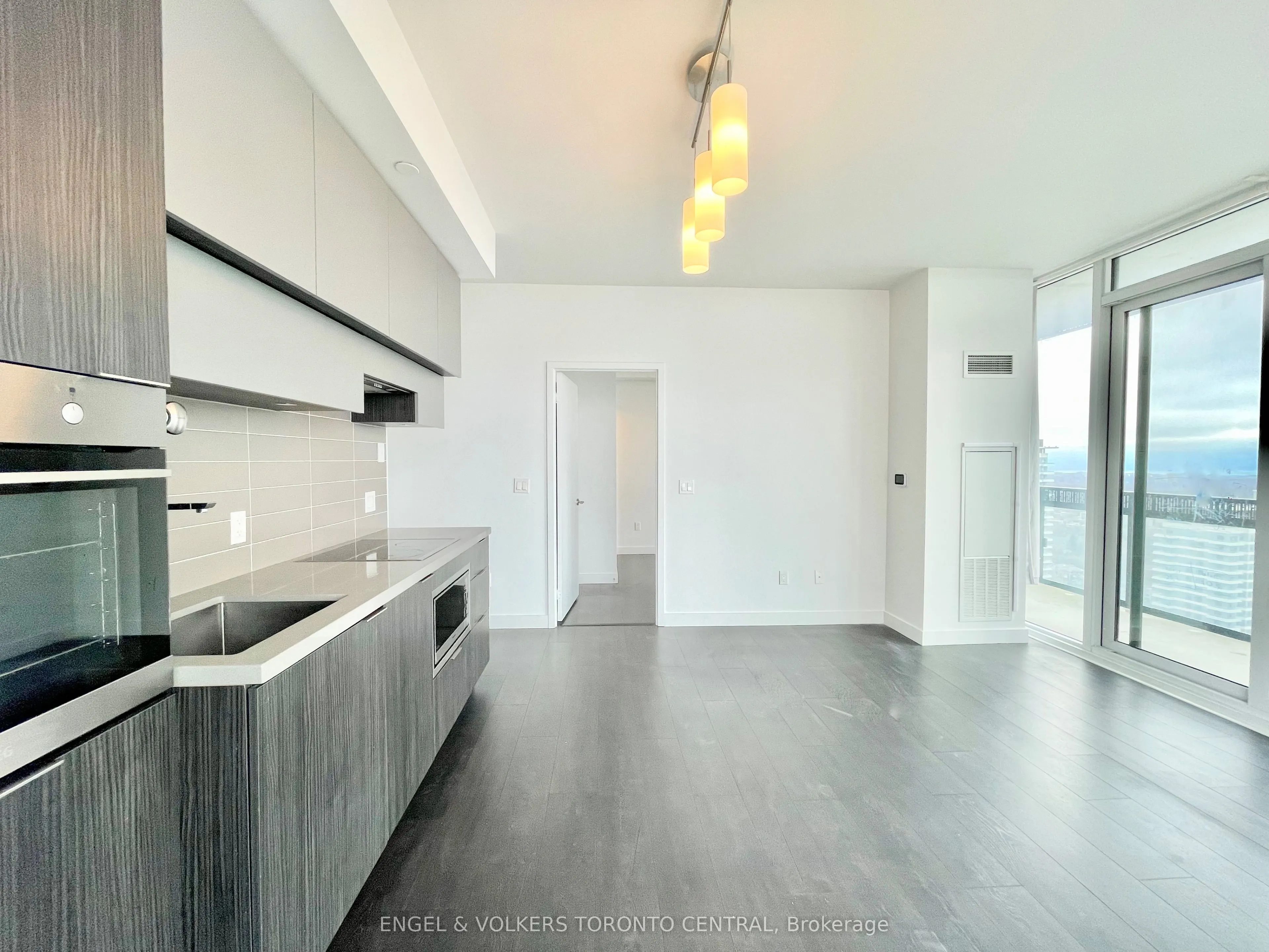 8 Eglinton Avenue E, #3002