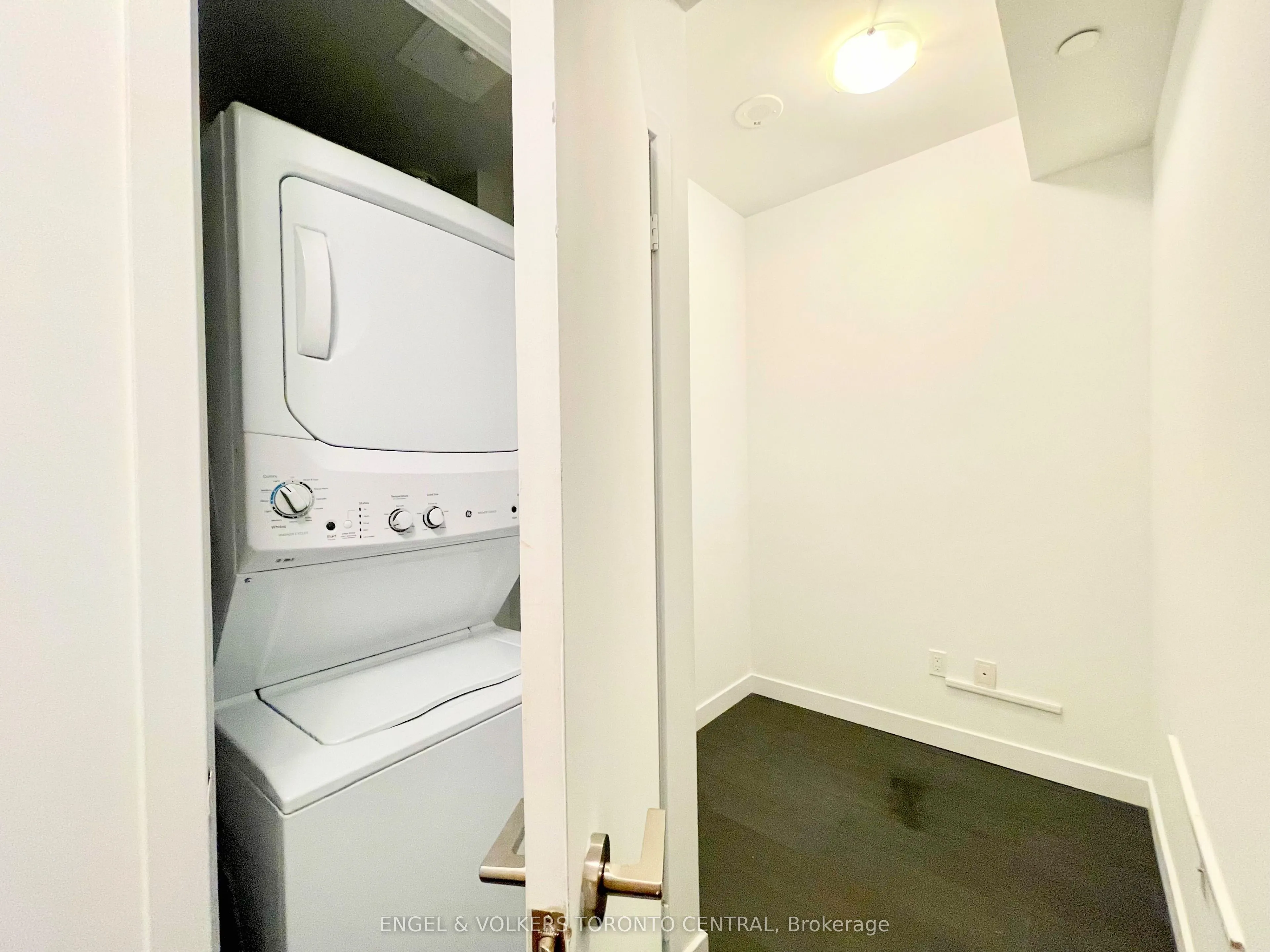 8 Eglinton Avenue E, #3002