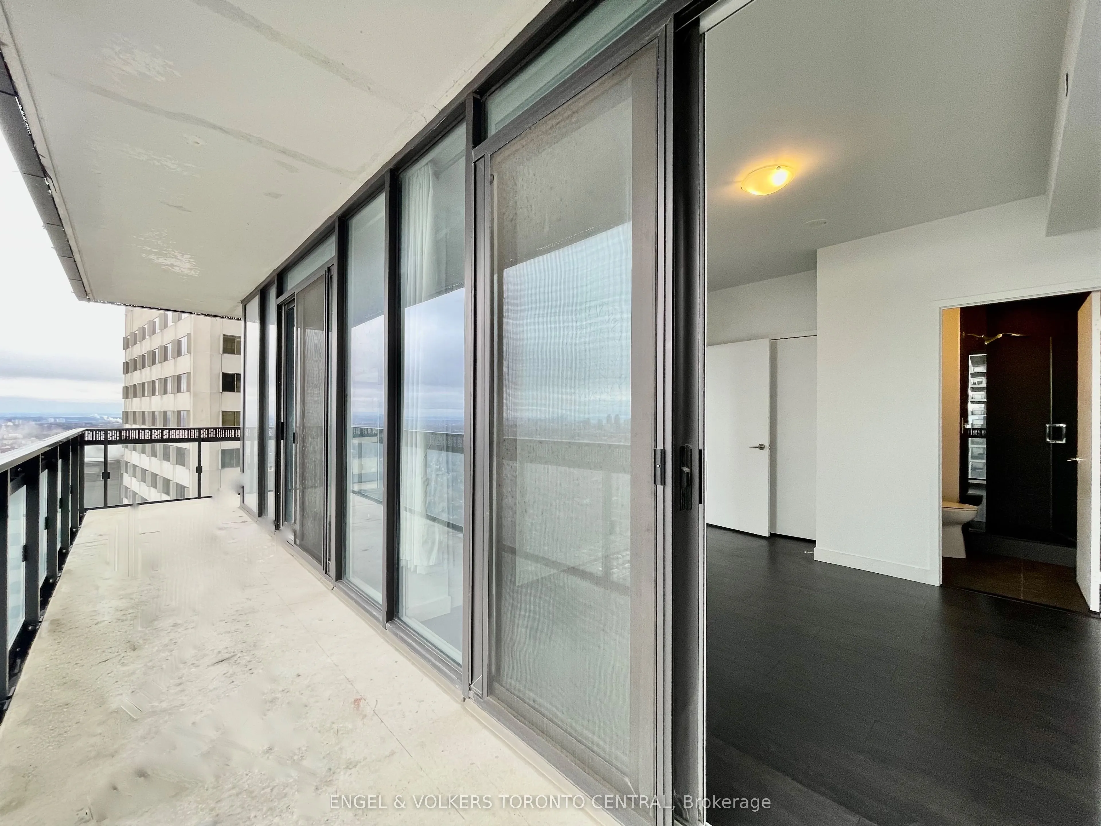 8 Eglinton Avenue E, #3002