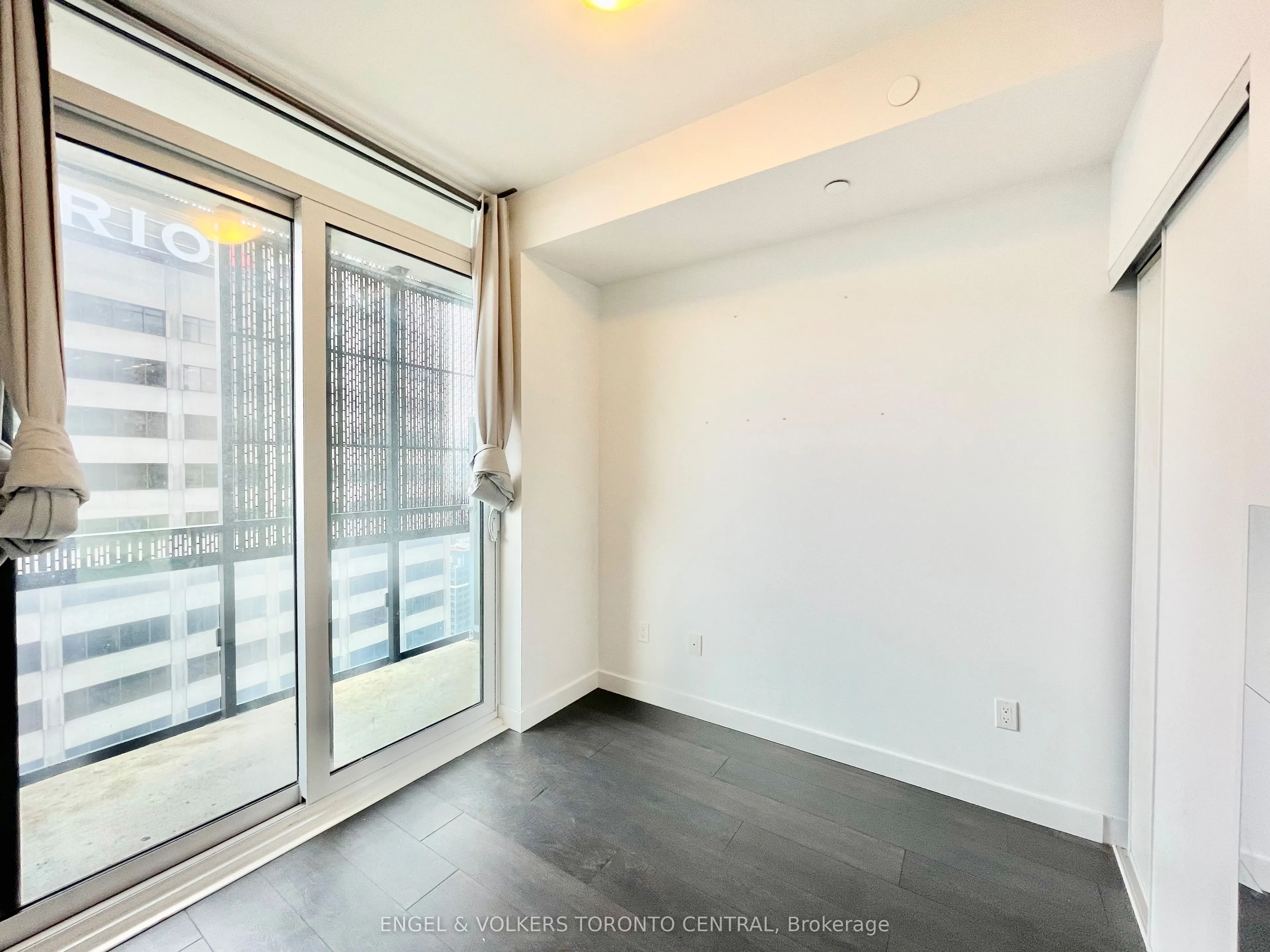 8 Eglinton Avenue E, #3002