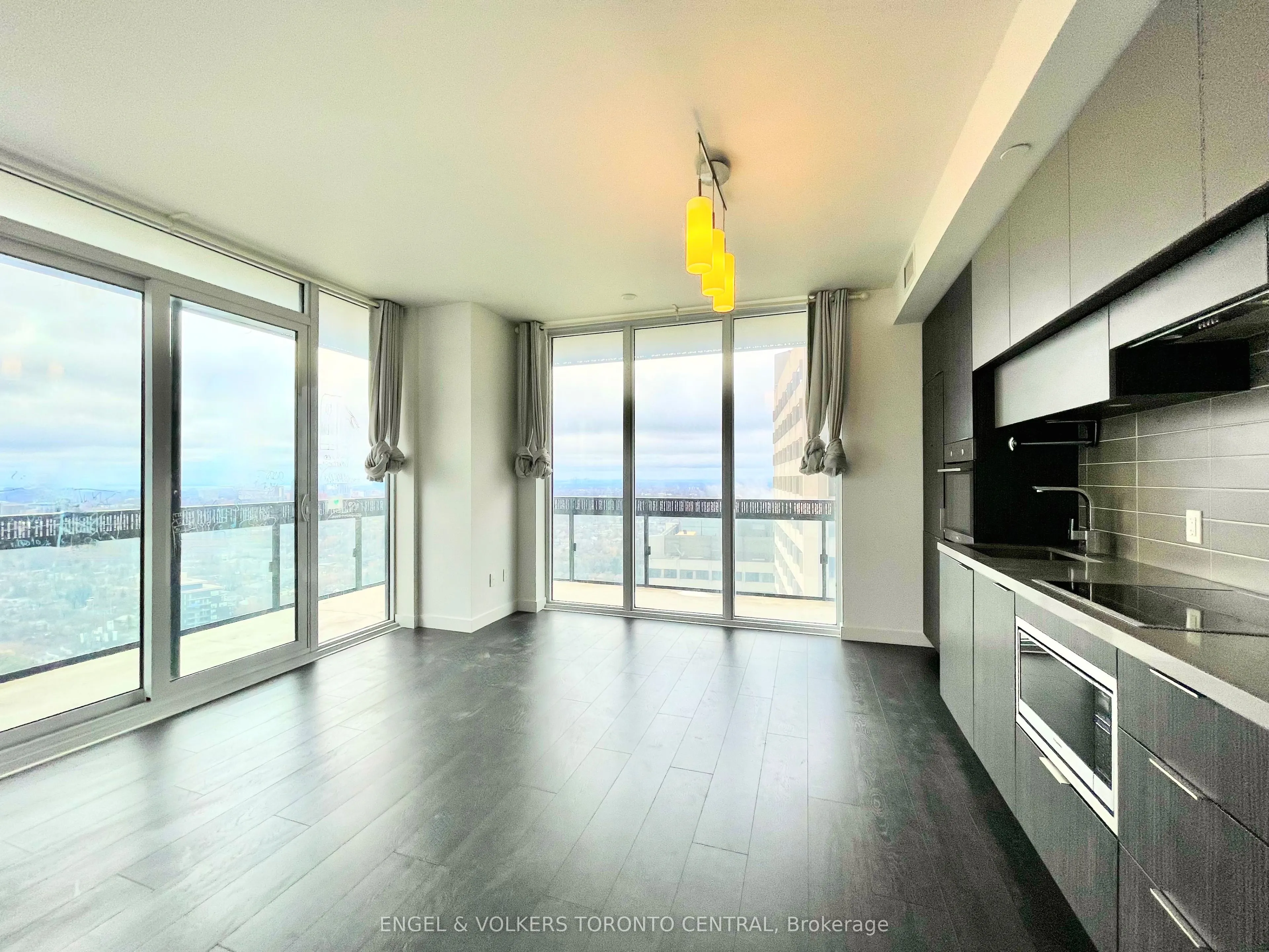 8 Eglinton Avenue E, #3002