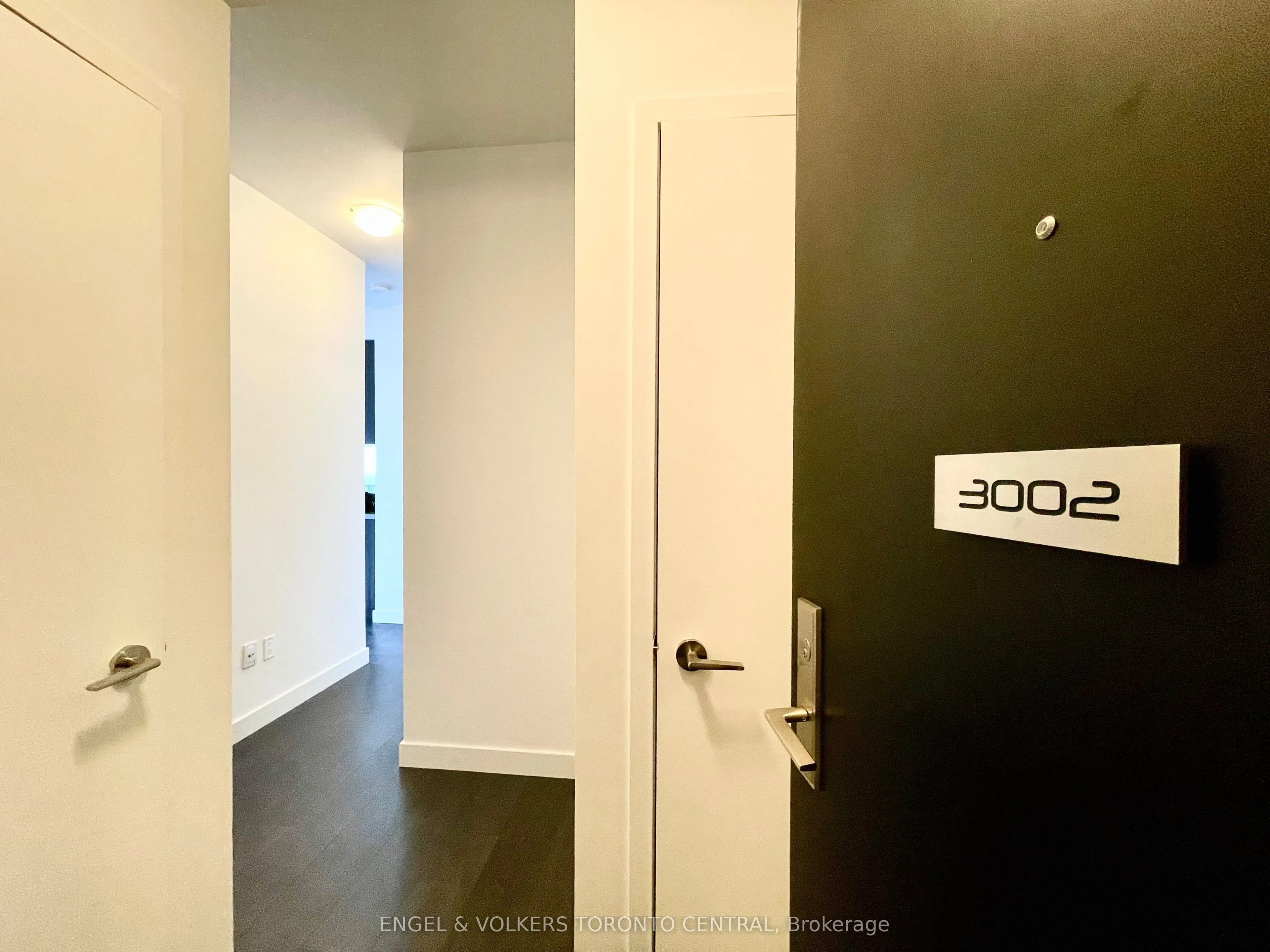 8 Eglinton Avenue E, #3002