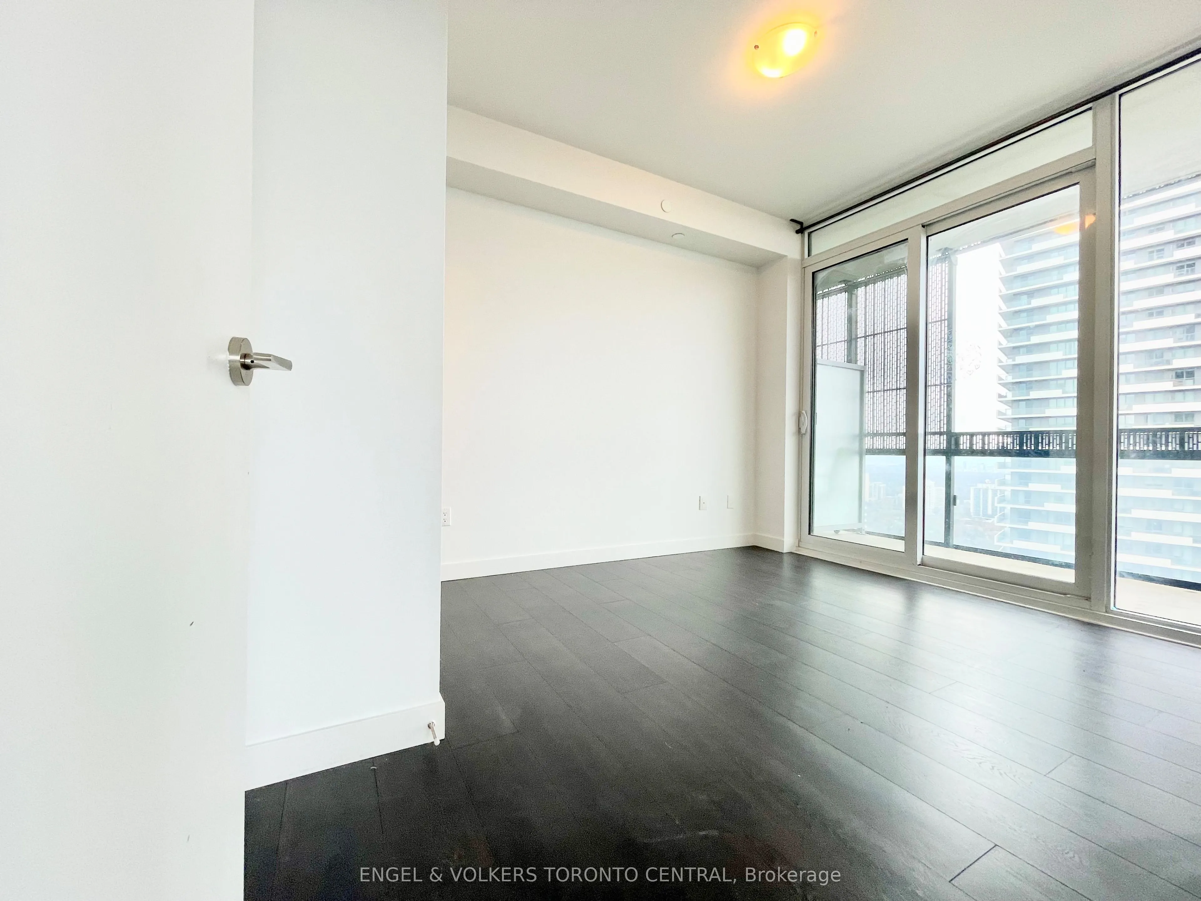 8 Eglinton Avenue E, #3002