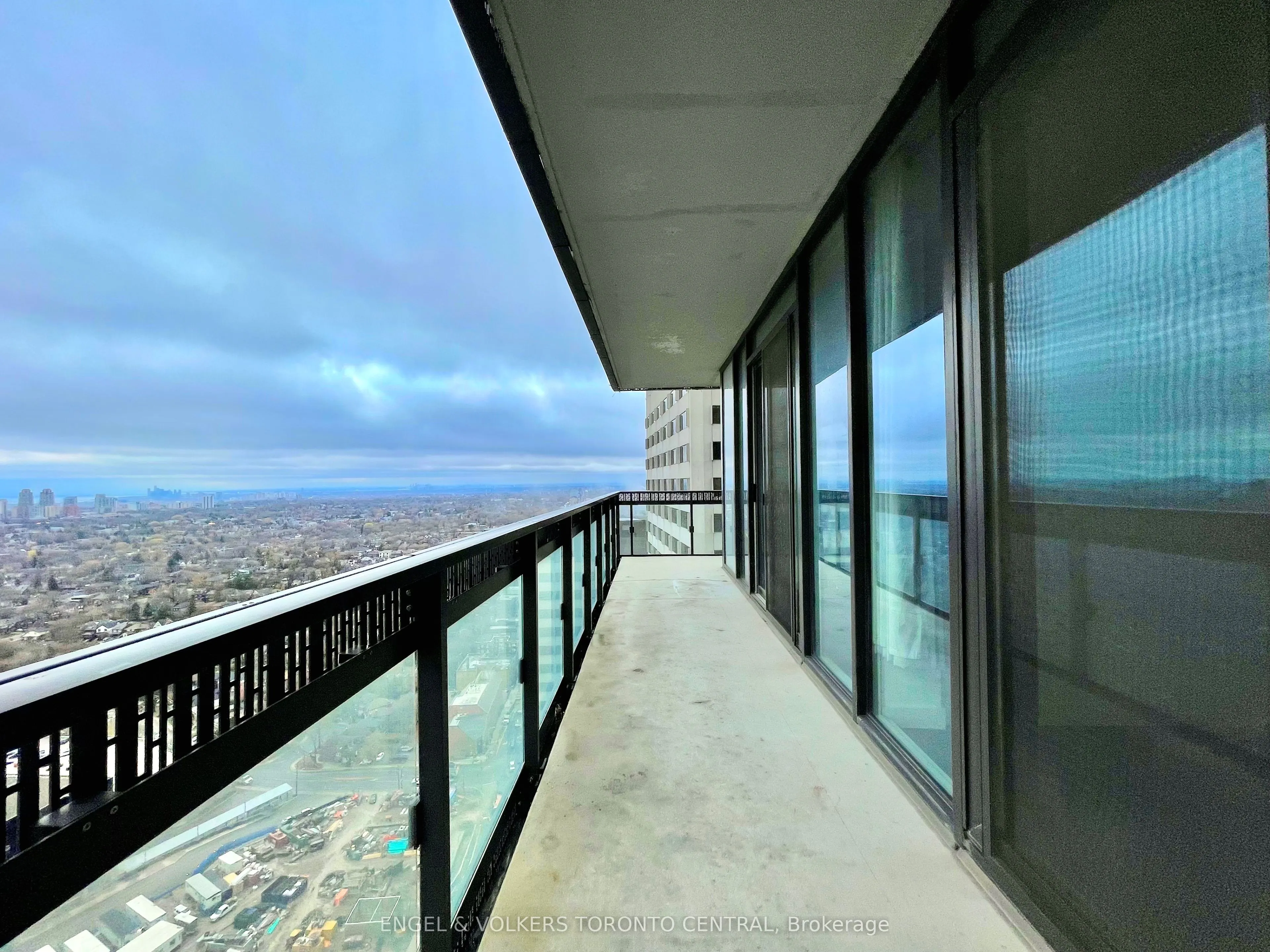8 Eglinton Avenue E, #3002